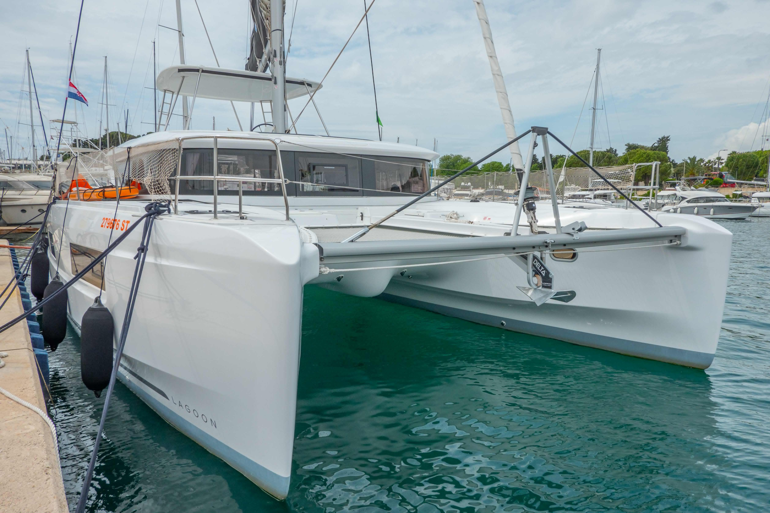 Lagoon 46 — photo 27