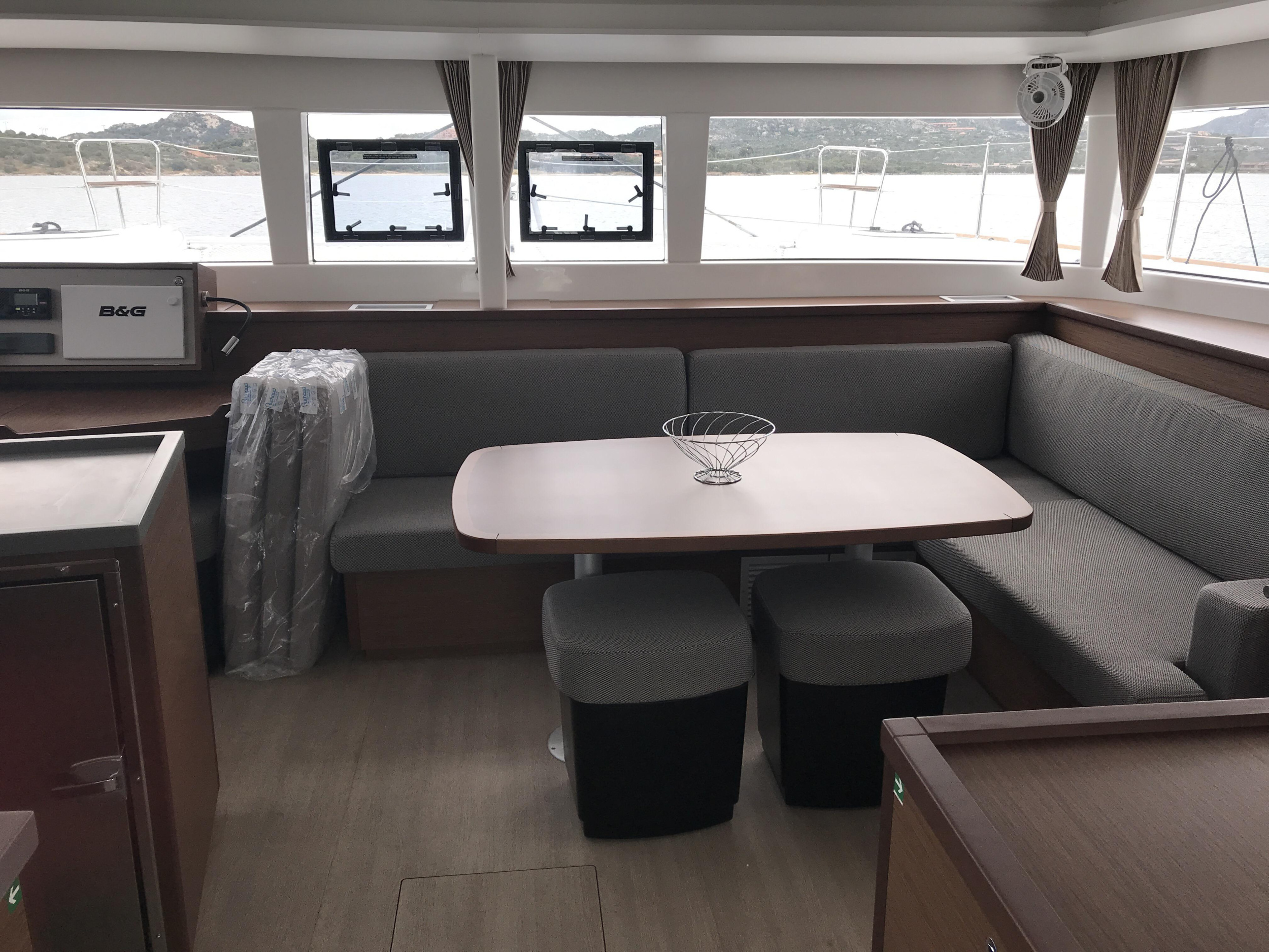 Lagoon 450F — photo 8