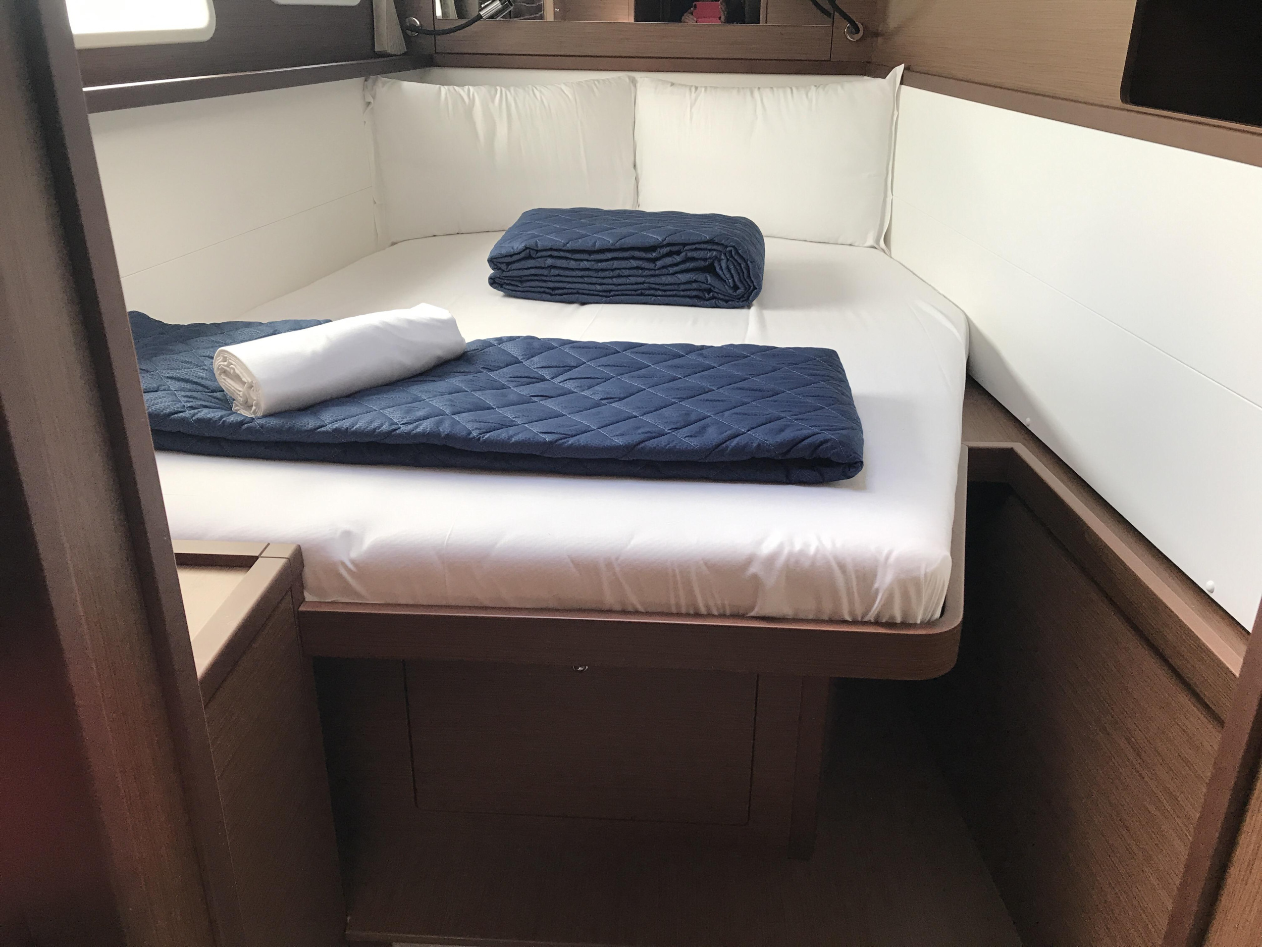 Lagoon 450F — photo 16
