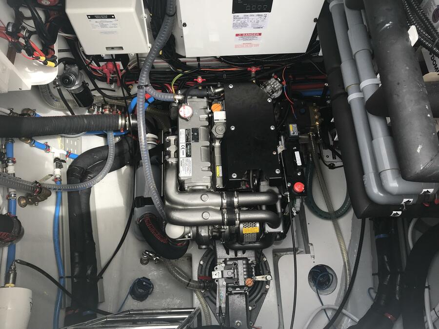 Lagoon 52F - 6 cab — photo 20