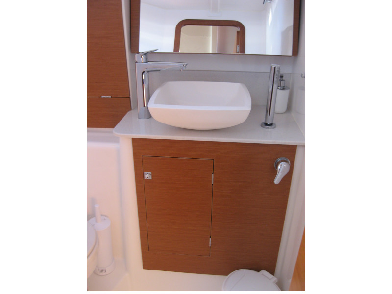 Dufour 382 GL — photo 8