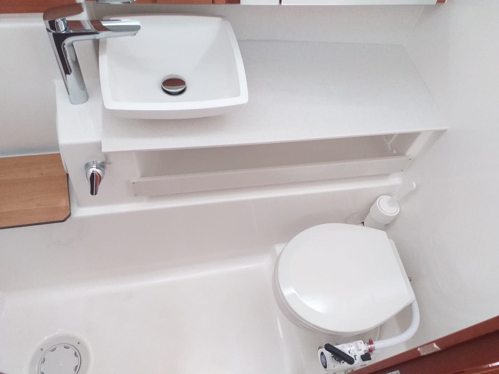 Dufour 430 Grand Large — photo 11