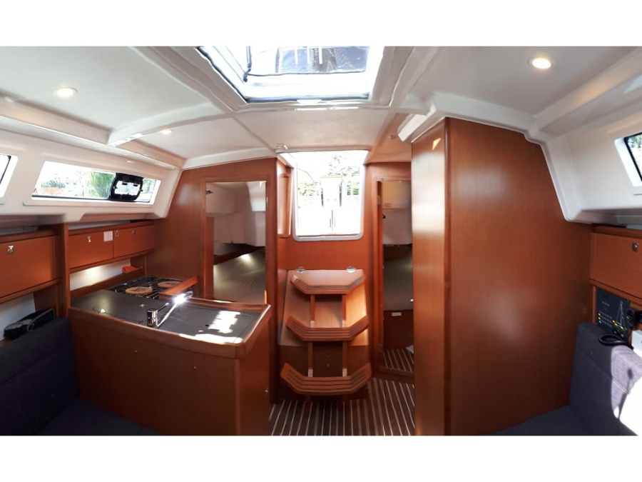 Bavaria 34 Cruiser — photo 3