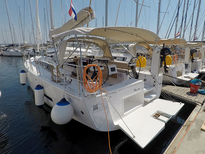 Dufour 390 GL — photo 17