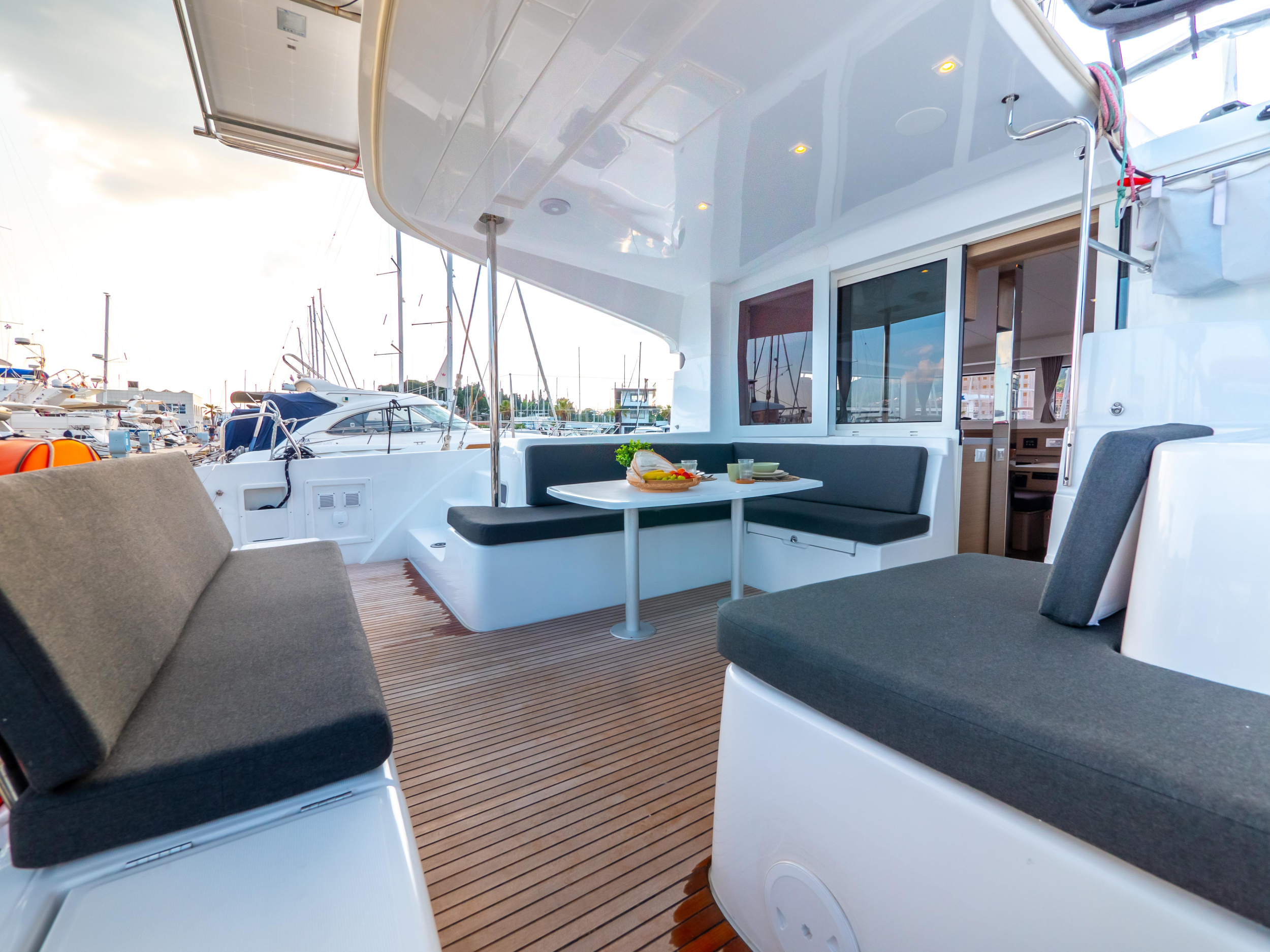 Lagoon 40 — photo 14