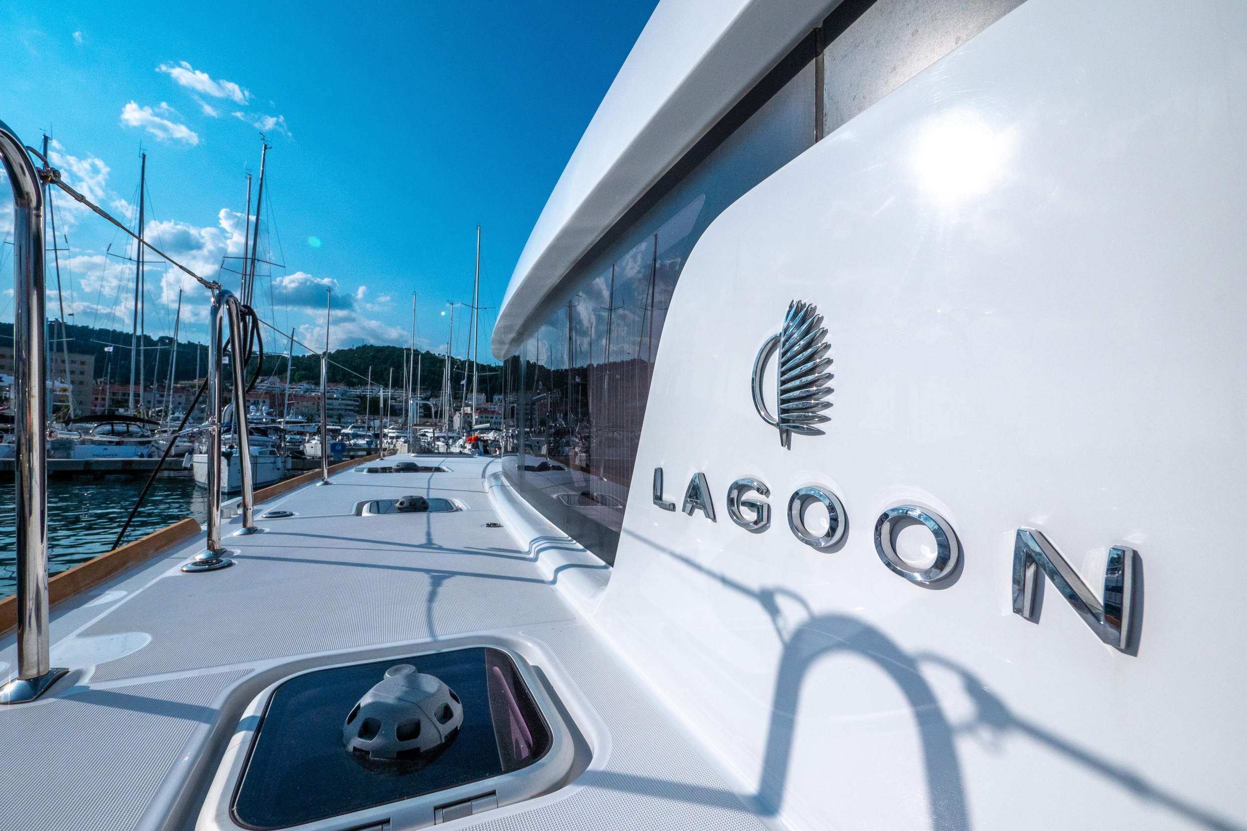 Lagoon 40 — photo 3