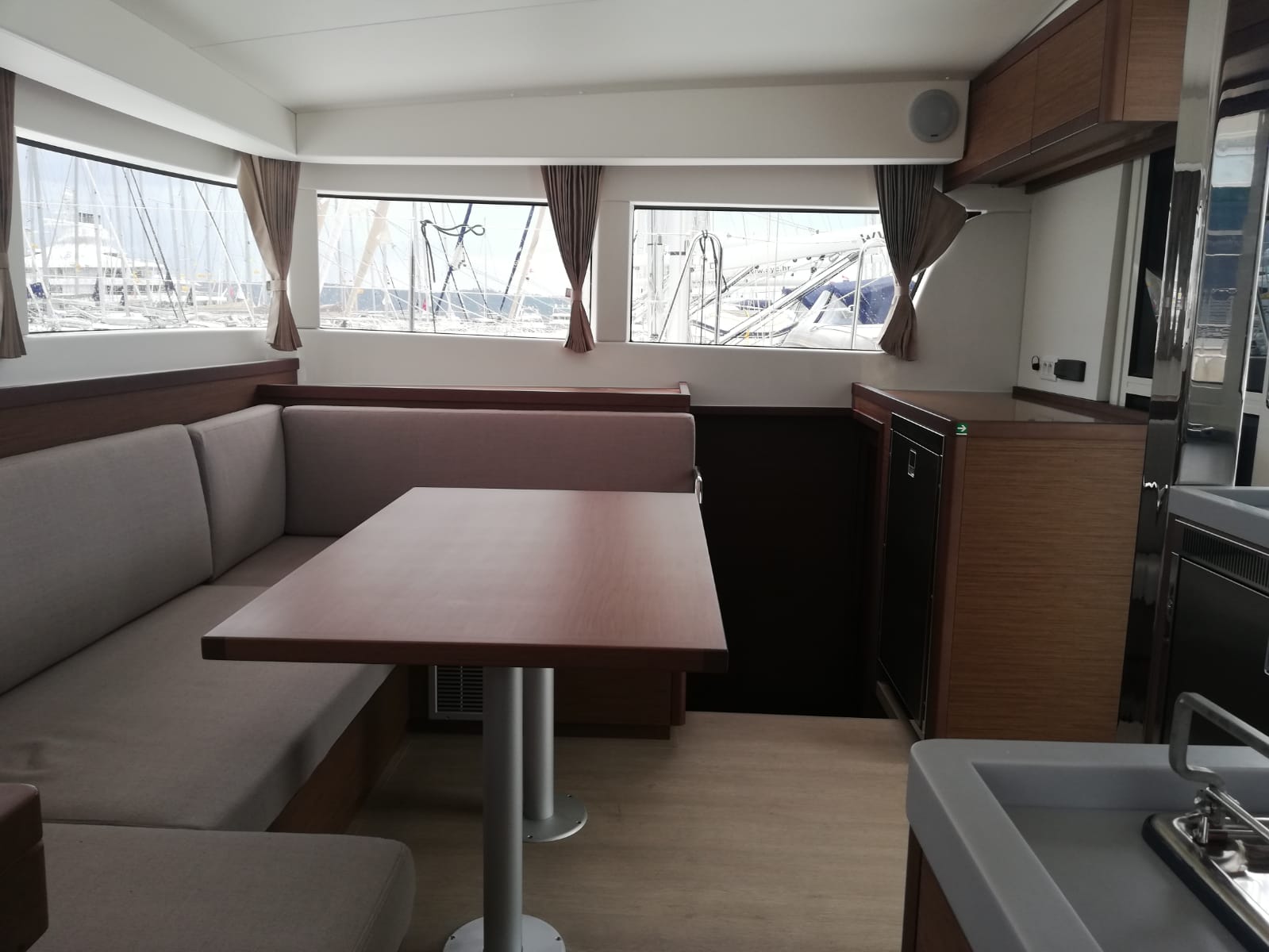 Lagoon 40 — photo 16