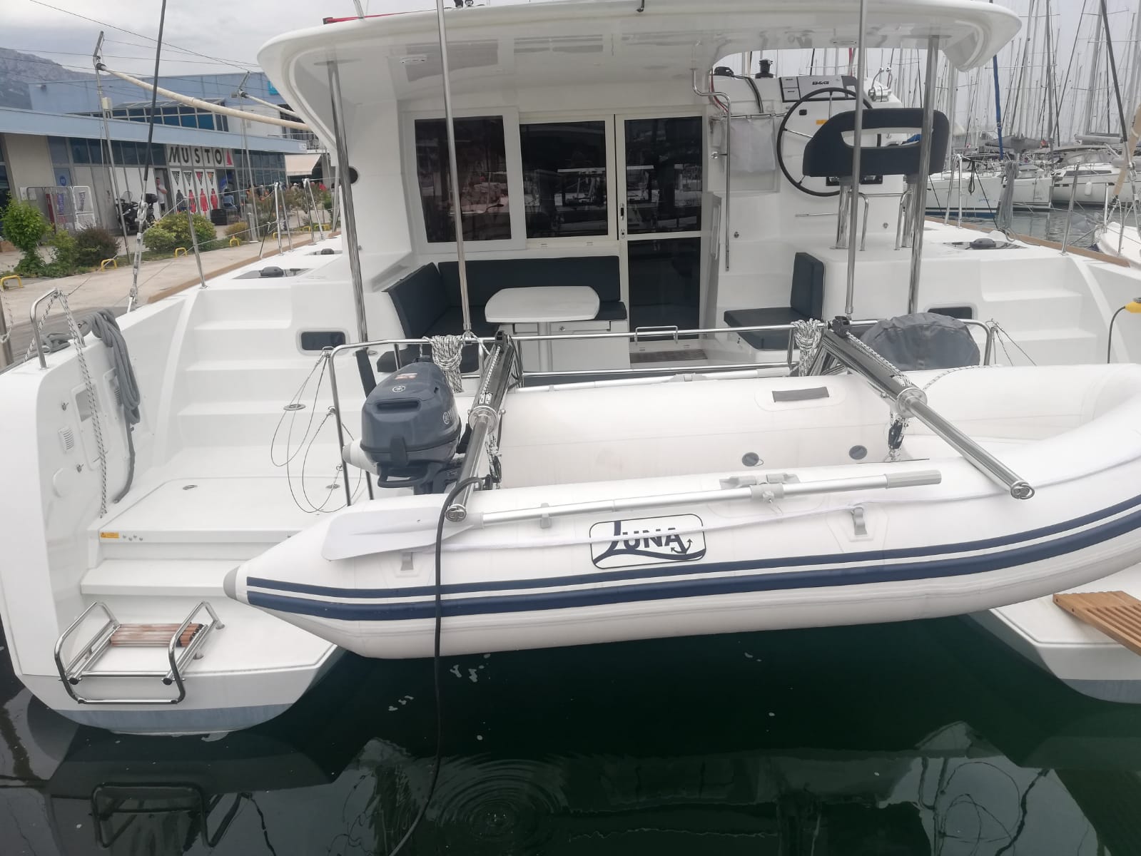 Lagoon 40 — photo 14