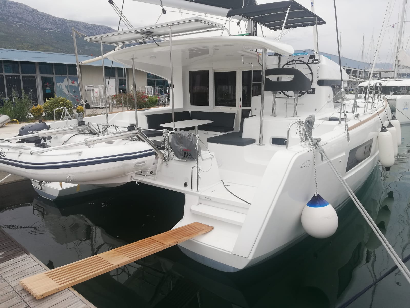 Lagoon 40 — photo 7
