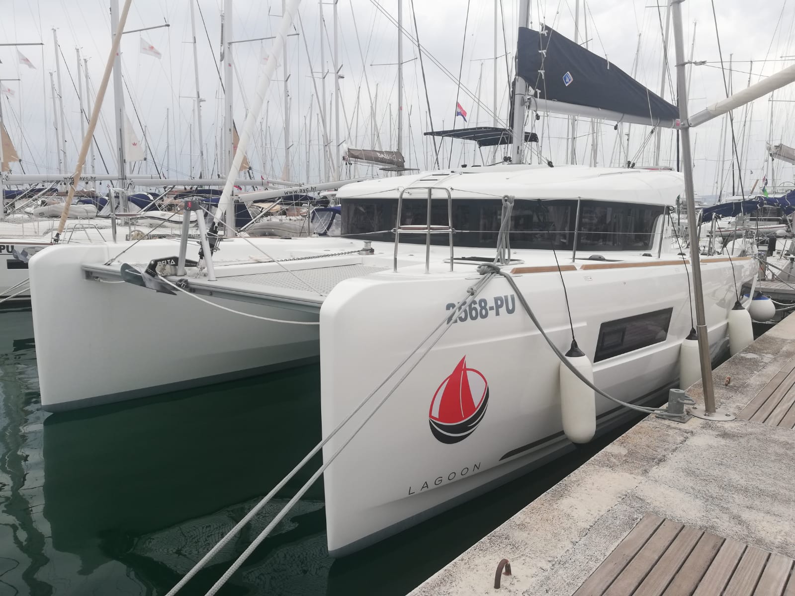 Lagoon 40 — photo 2