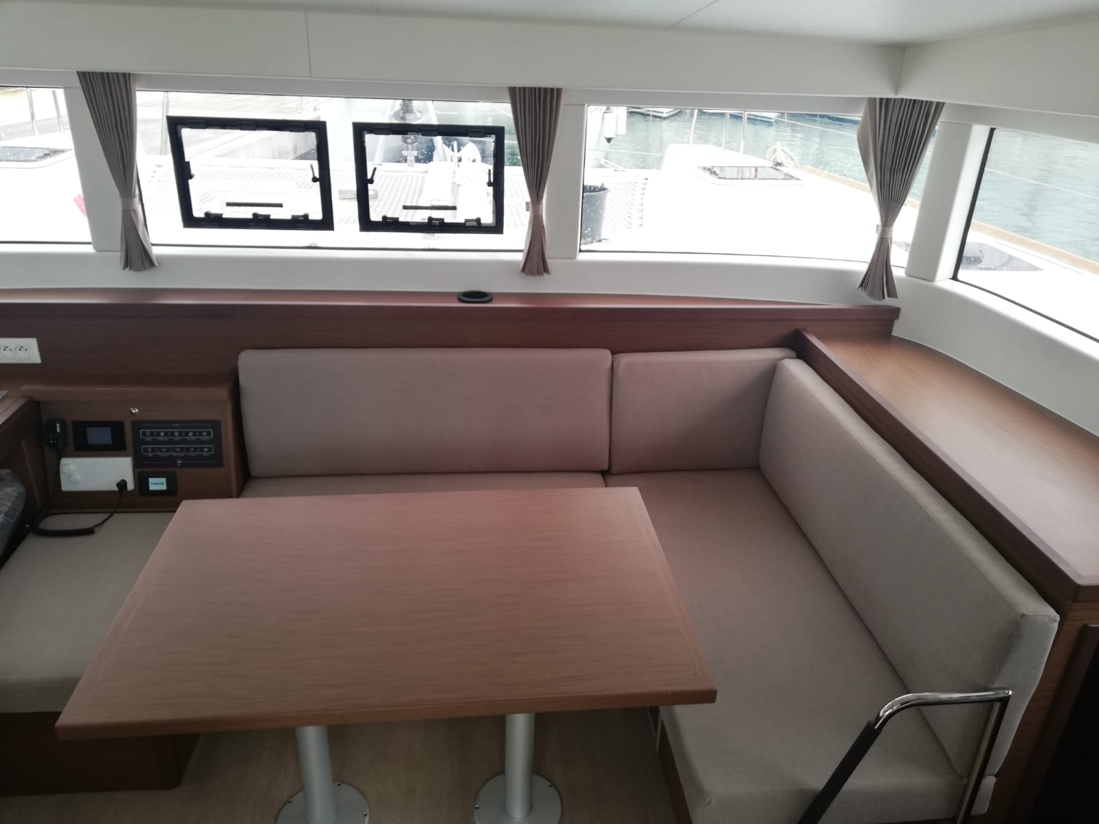 Lagoon 40 — photo 13