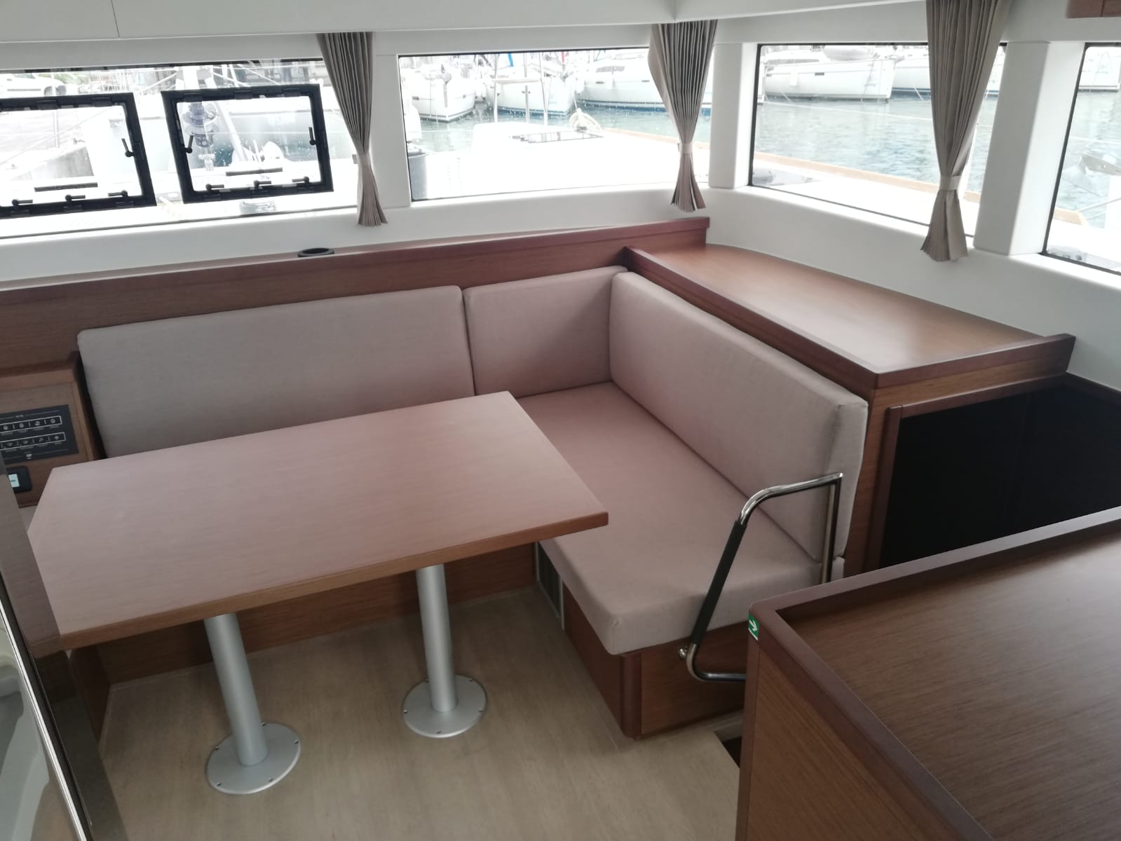 Lagoon 40 — photo 12