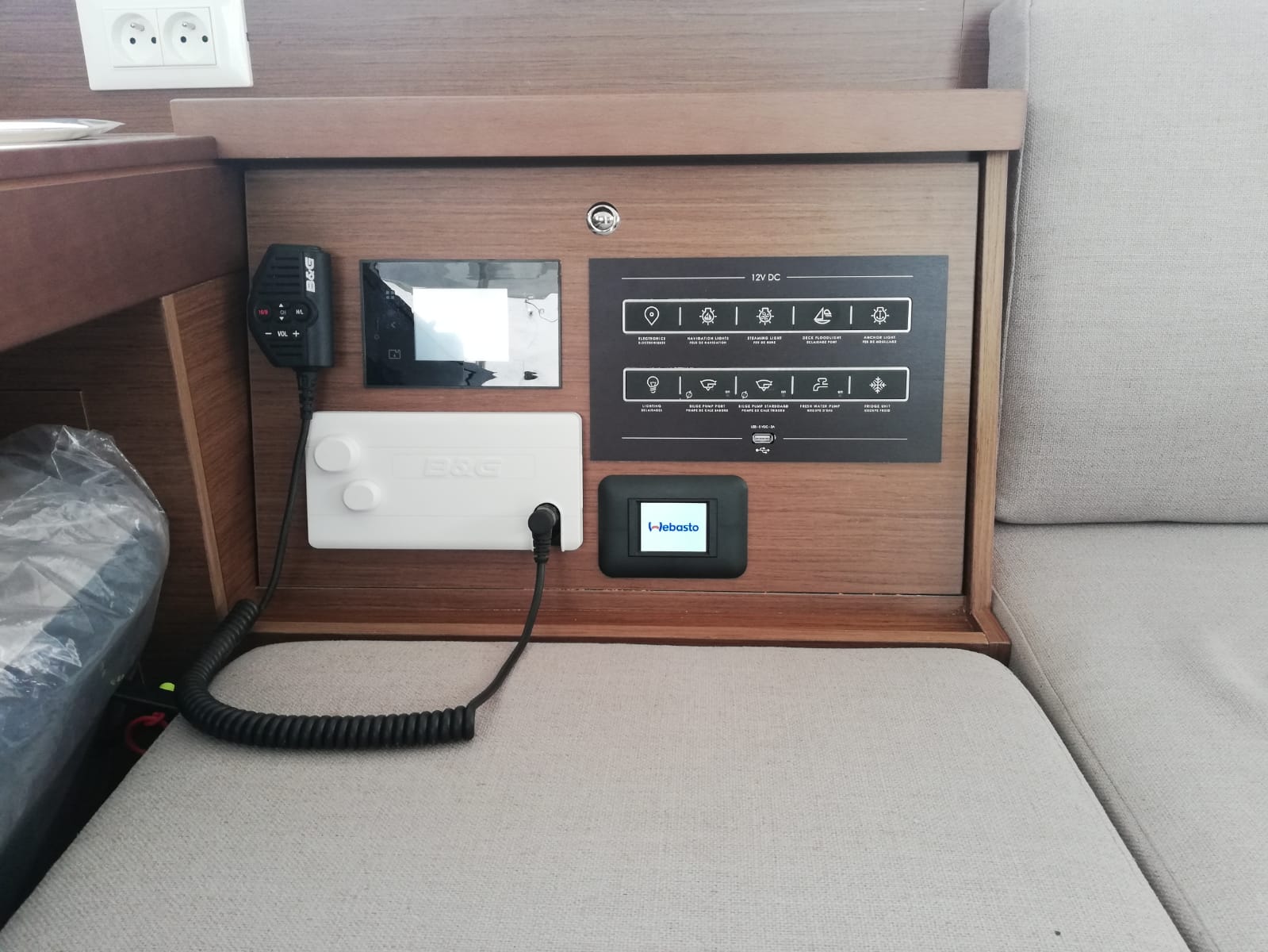 Lagoon 40 — photo 3