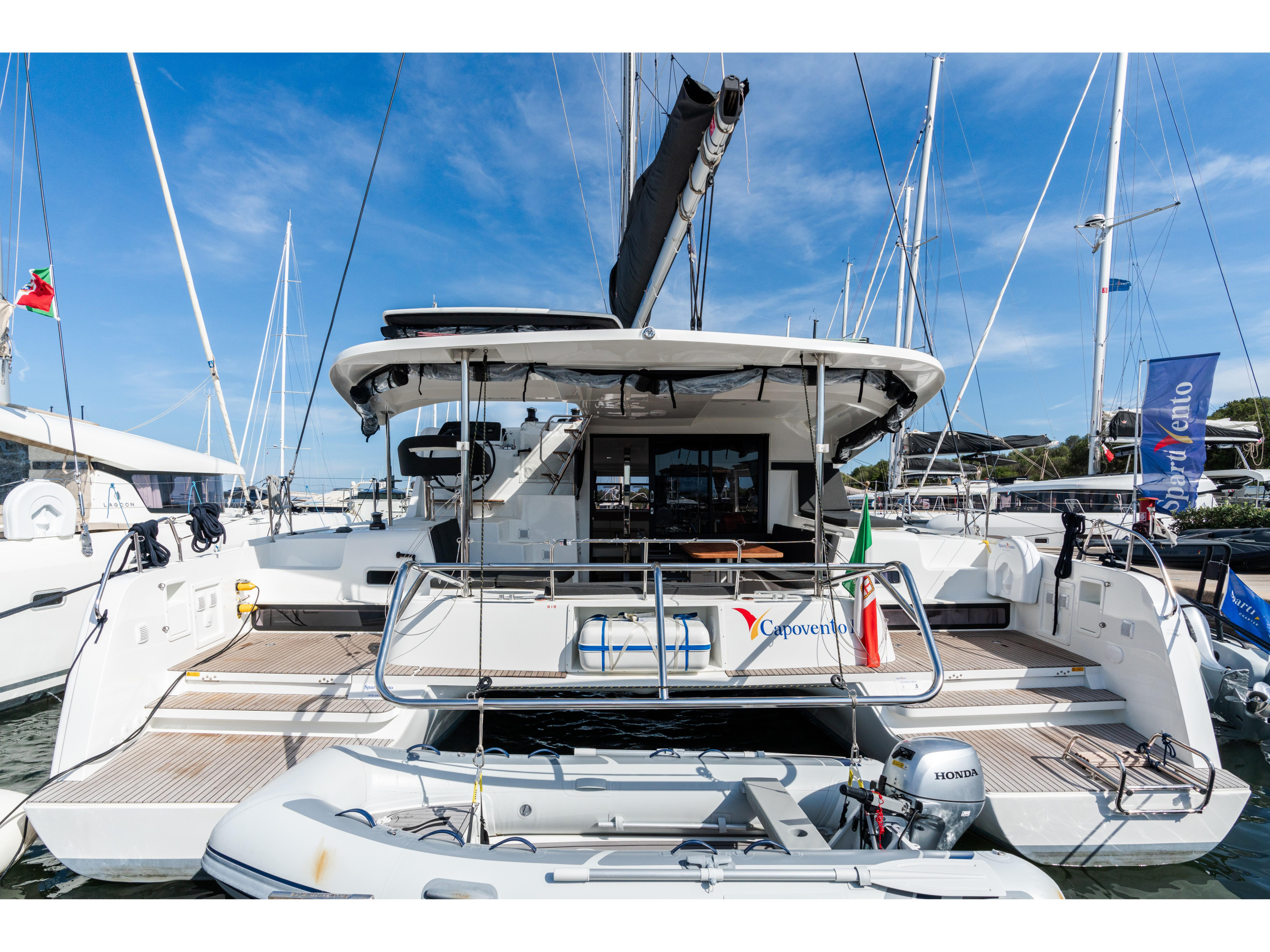 Lagoon 42 — photo 1