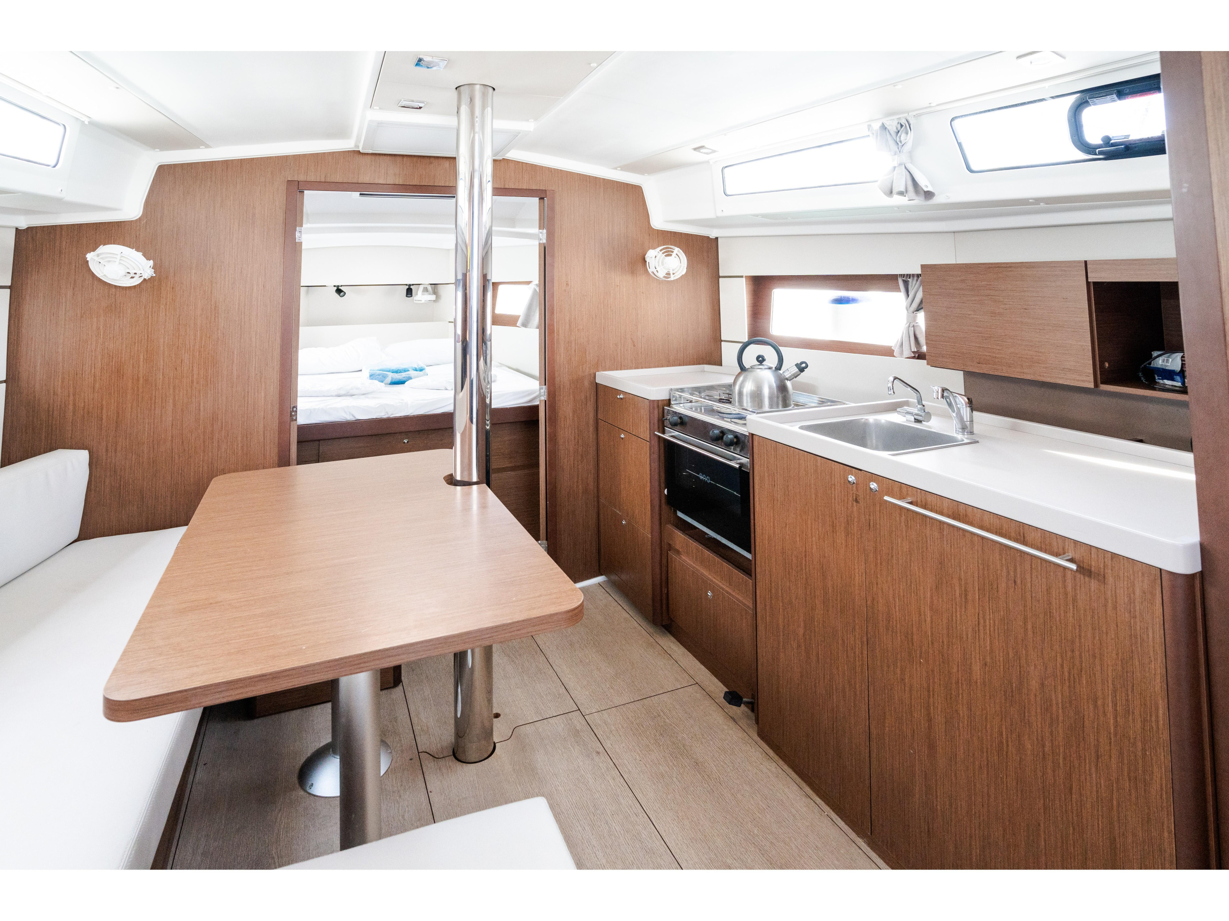 Oceanis 38.1 — photo 15