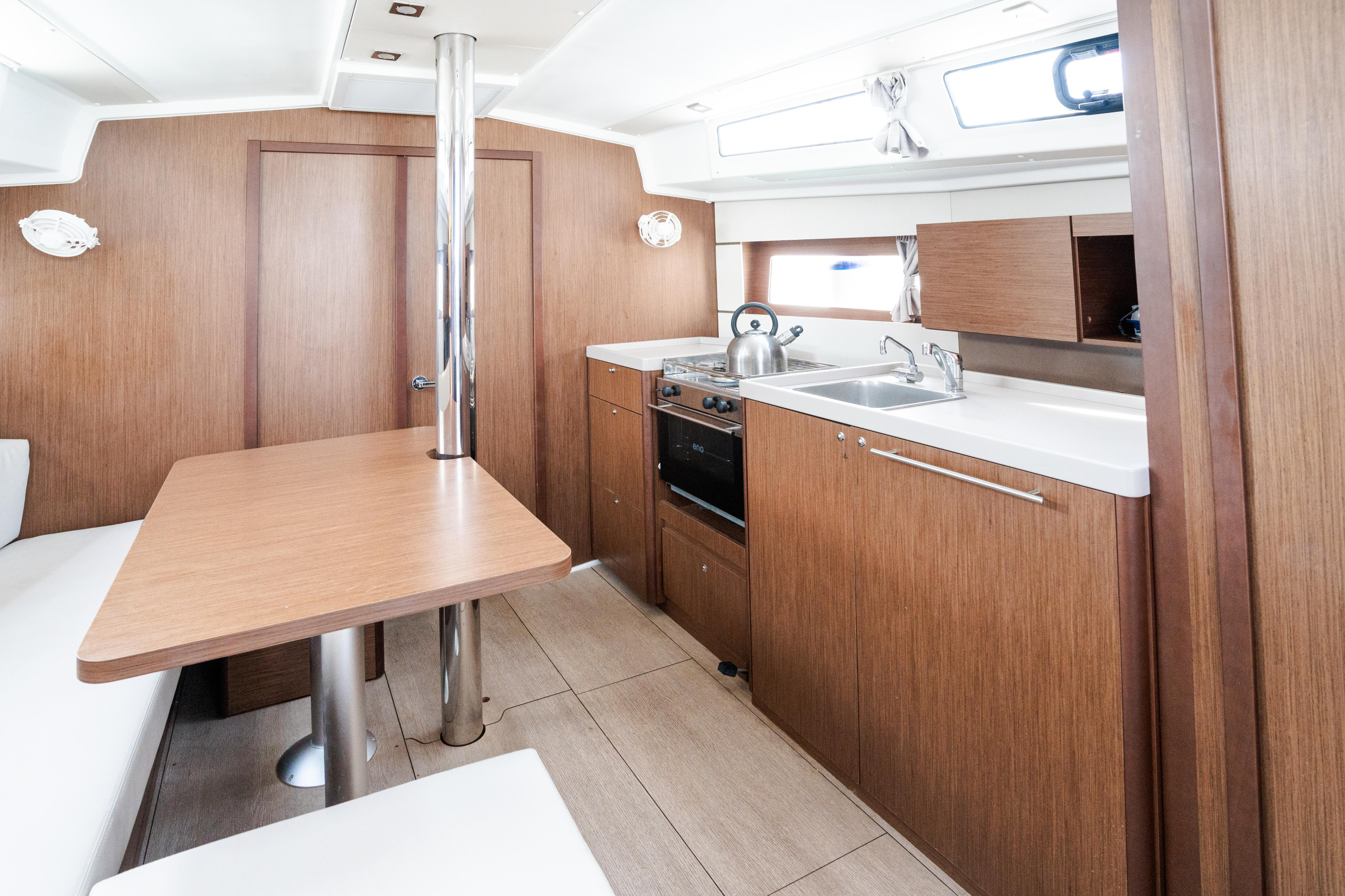 Oceanis 38.1 — photo 4