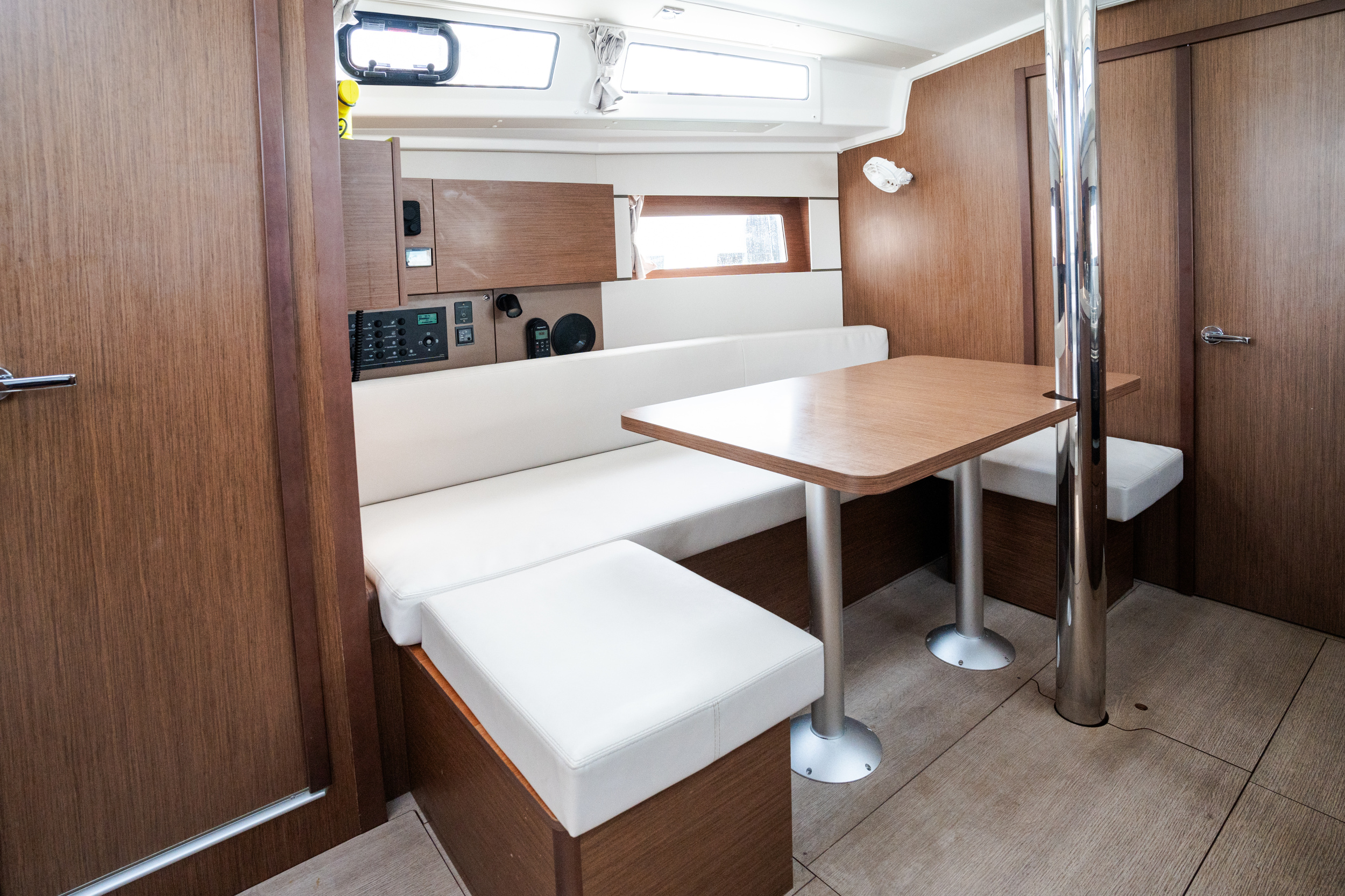 Oceanis 38.1 — photo 23
