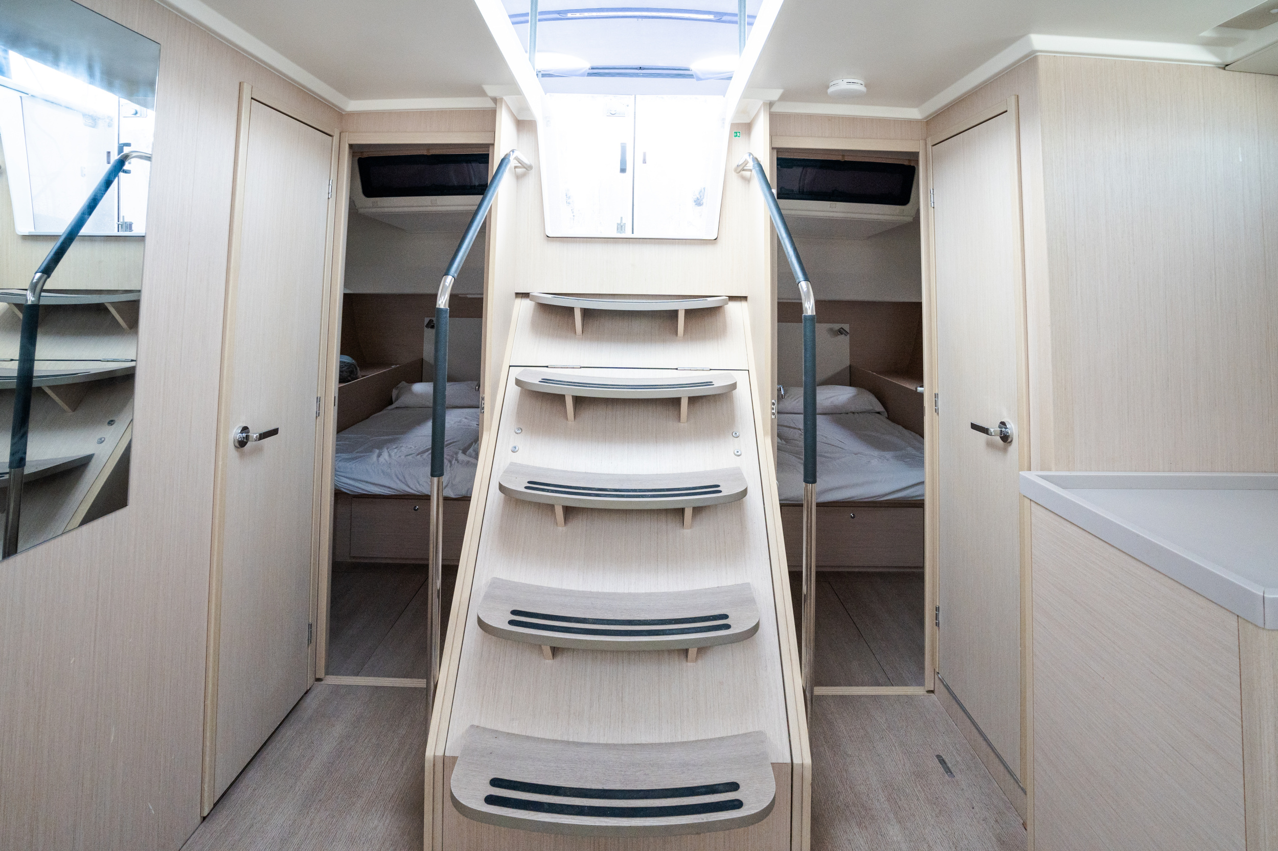 Oceanis 51.1 — photo 10