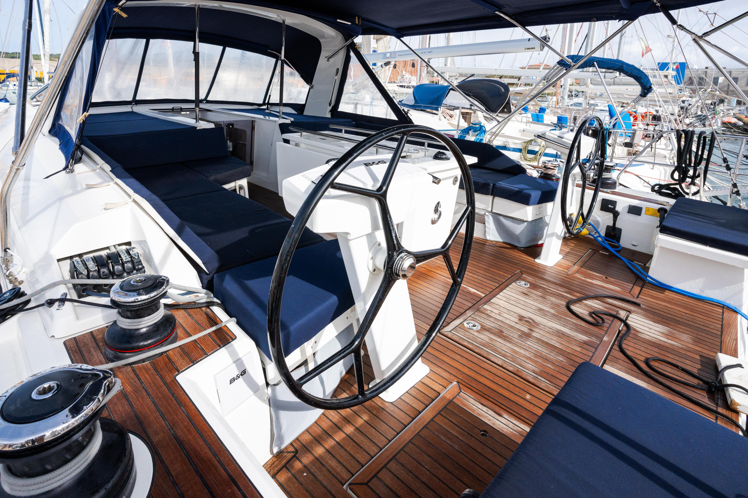 Oceanis 51.1 — photo 28