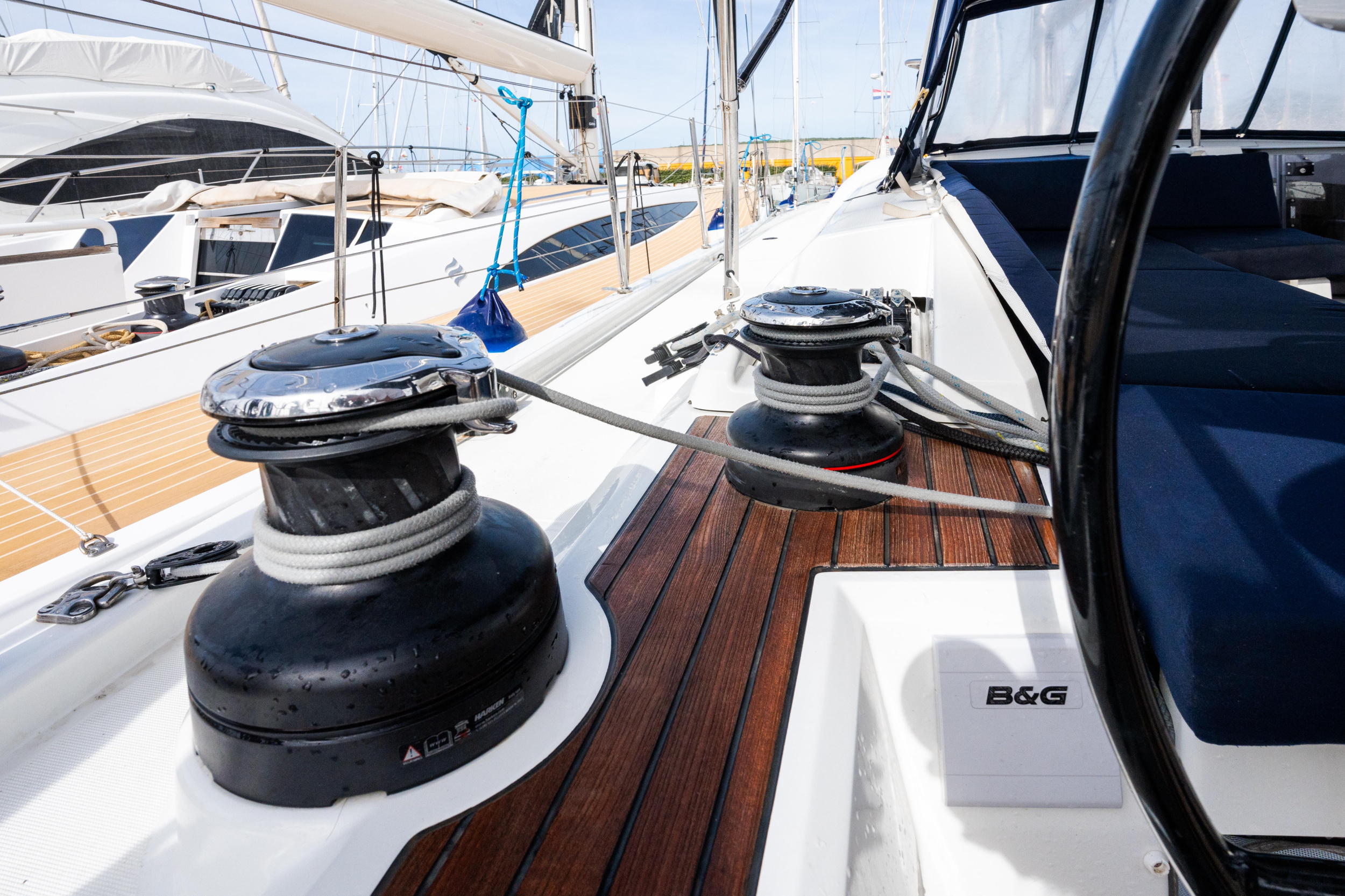 Oceanis 51.1 — photo 40