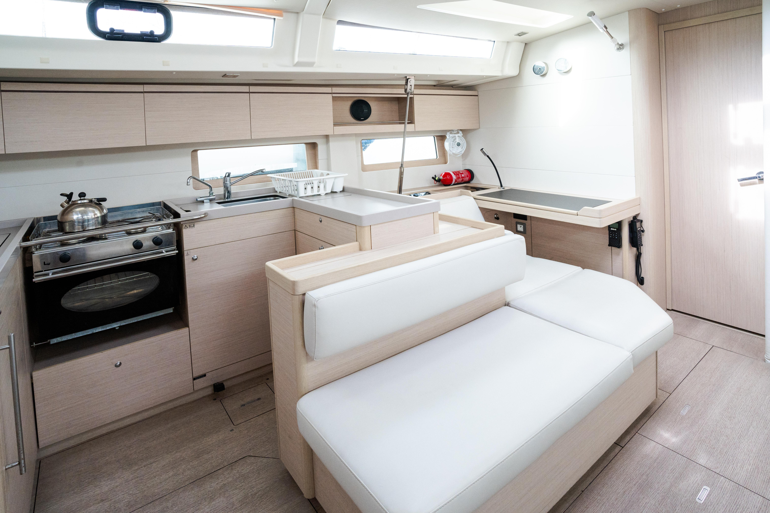 Oceanis 51.1 — photo 17