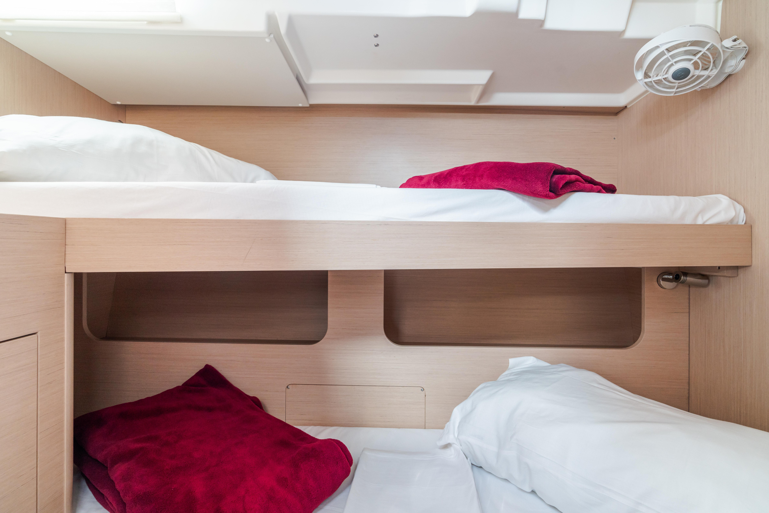 Oceanis 51.1 — photo 11