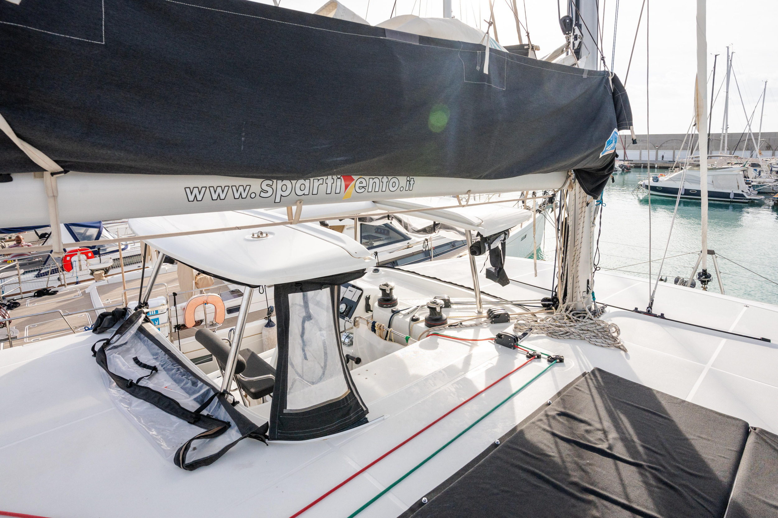 Lagoon 42 — photo 4
