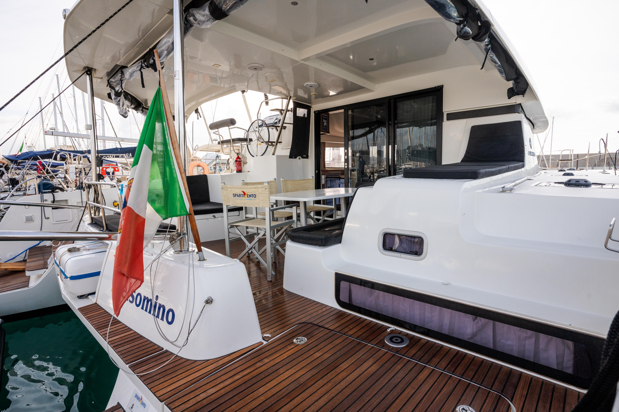 Lagoon 42 — photo 17