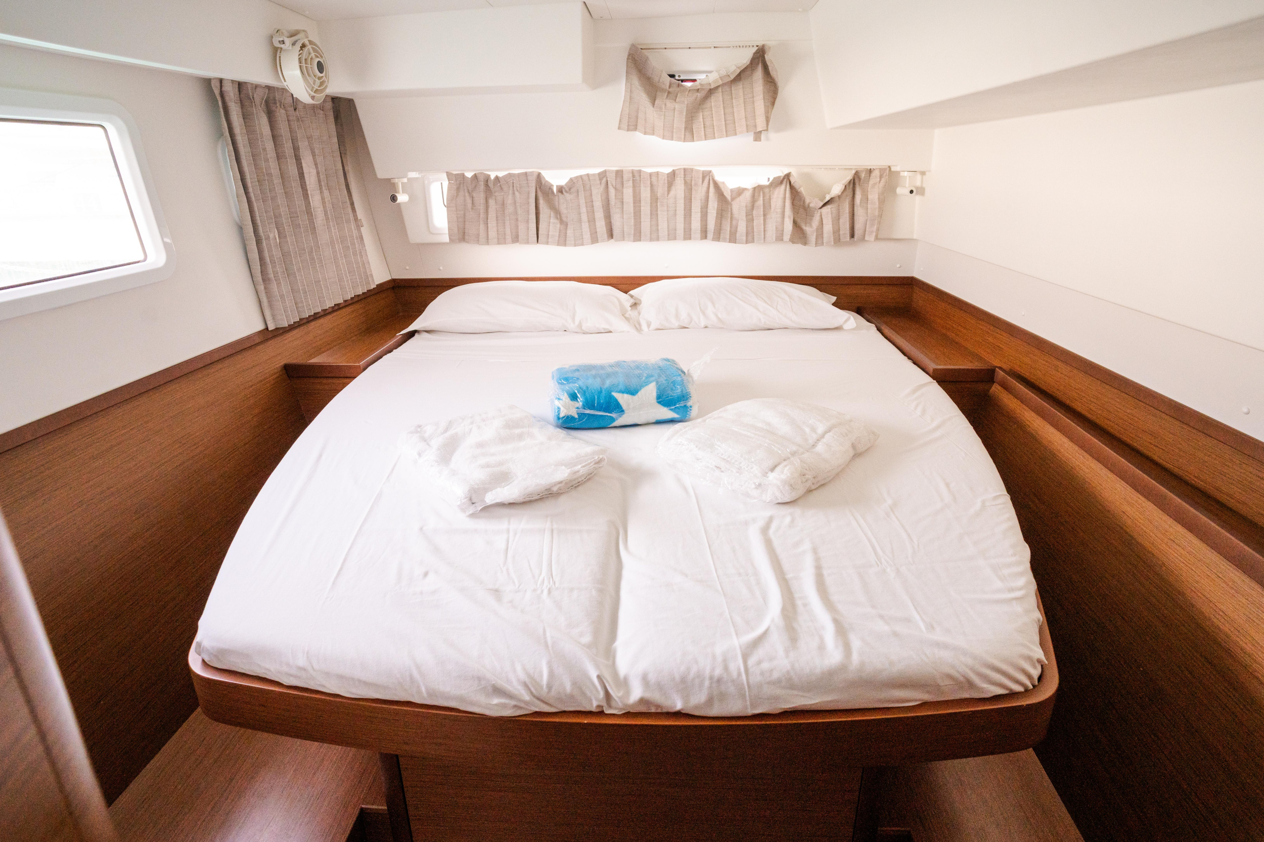 Lagoon 42 — photo 30