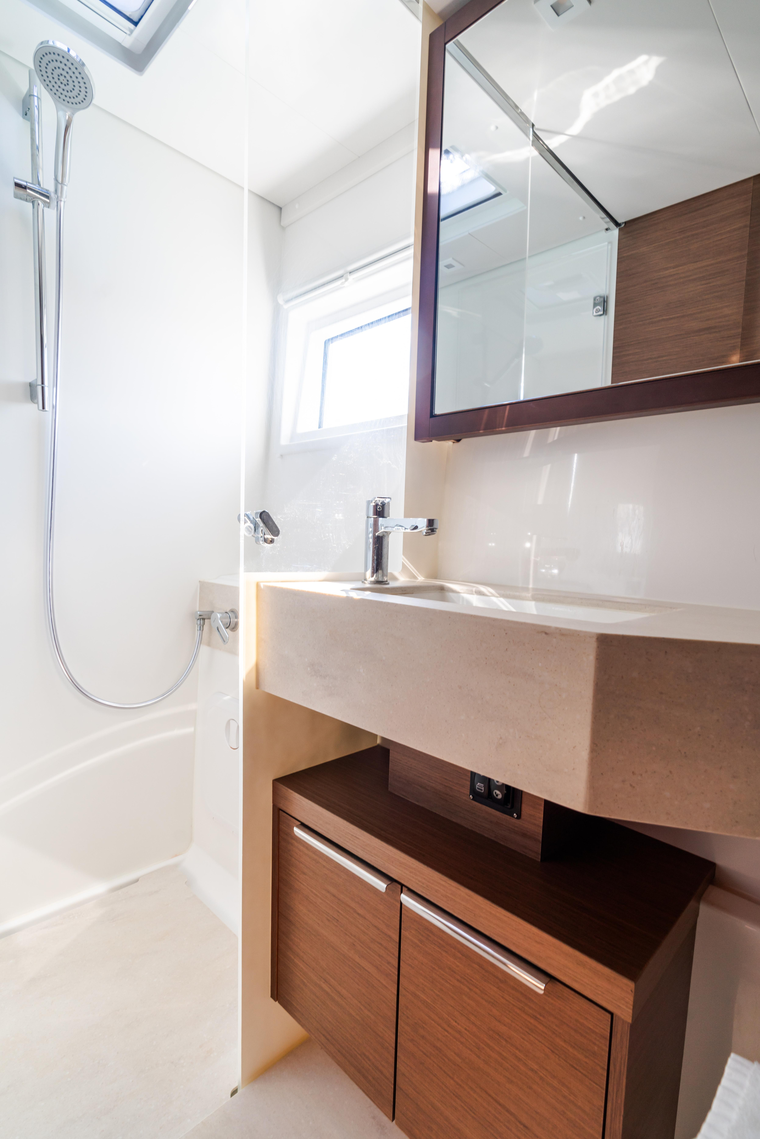 Lagoon 46 — photo 15