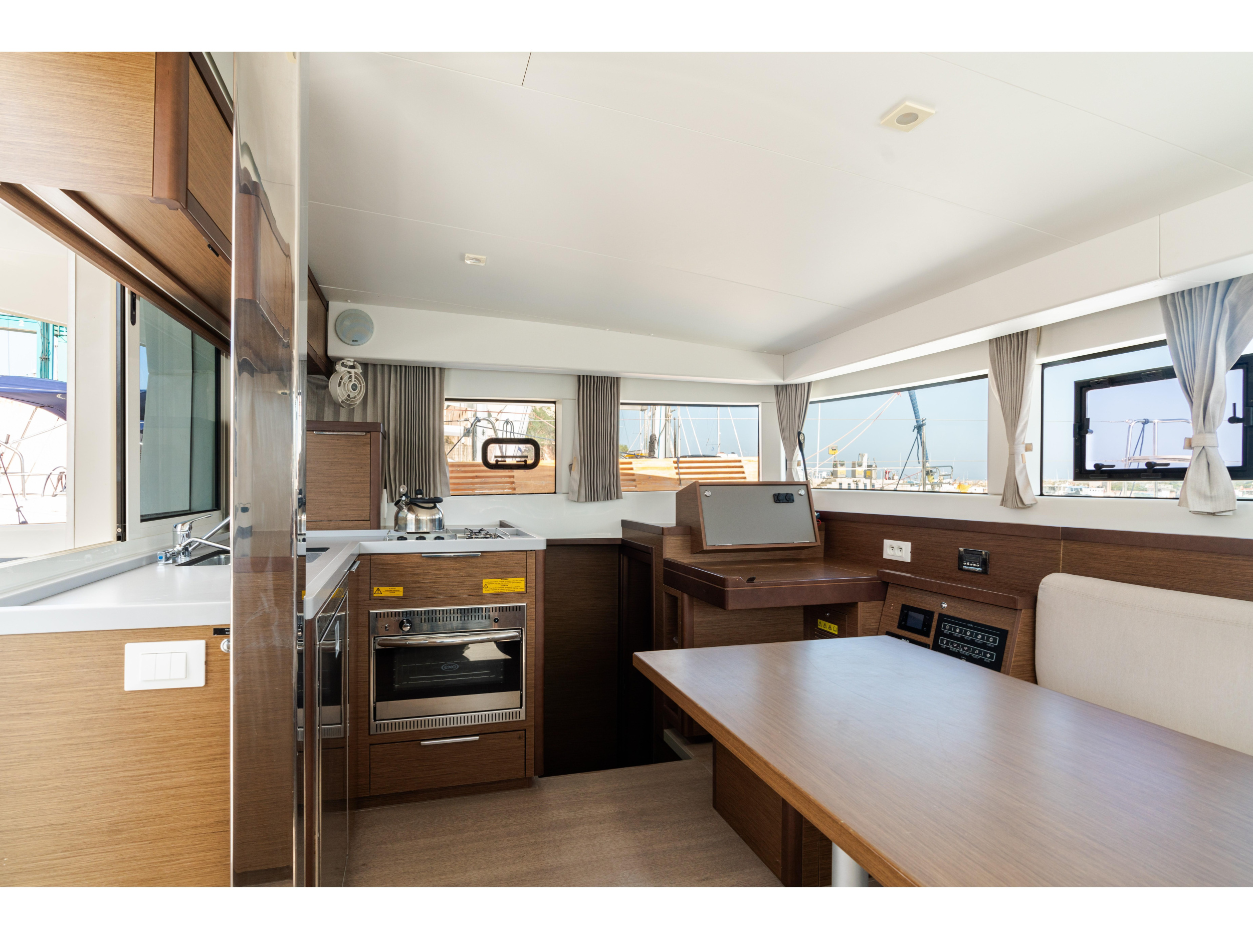 Lagoon 40 — photo 12