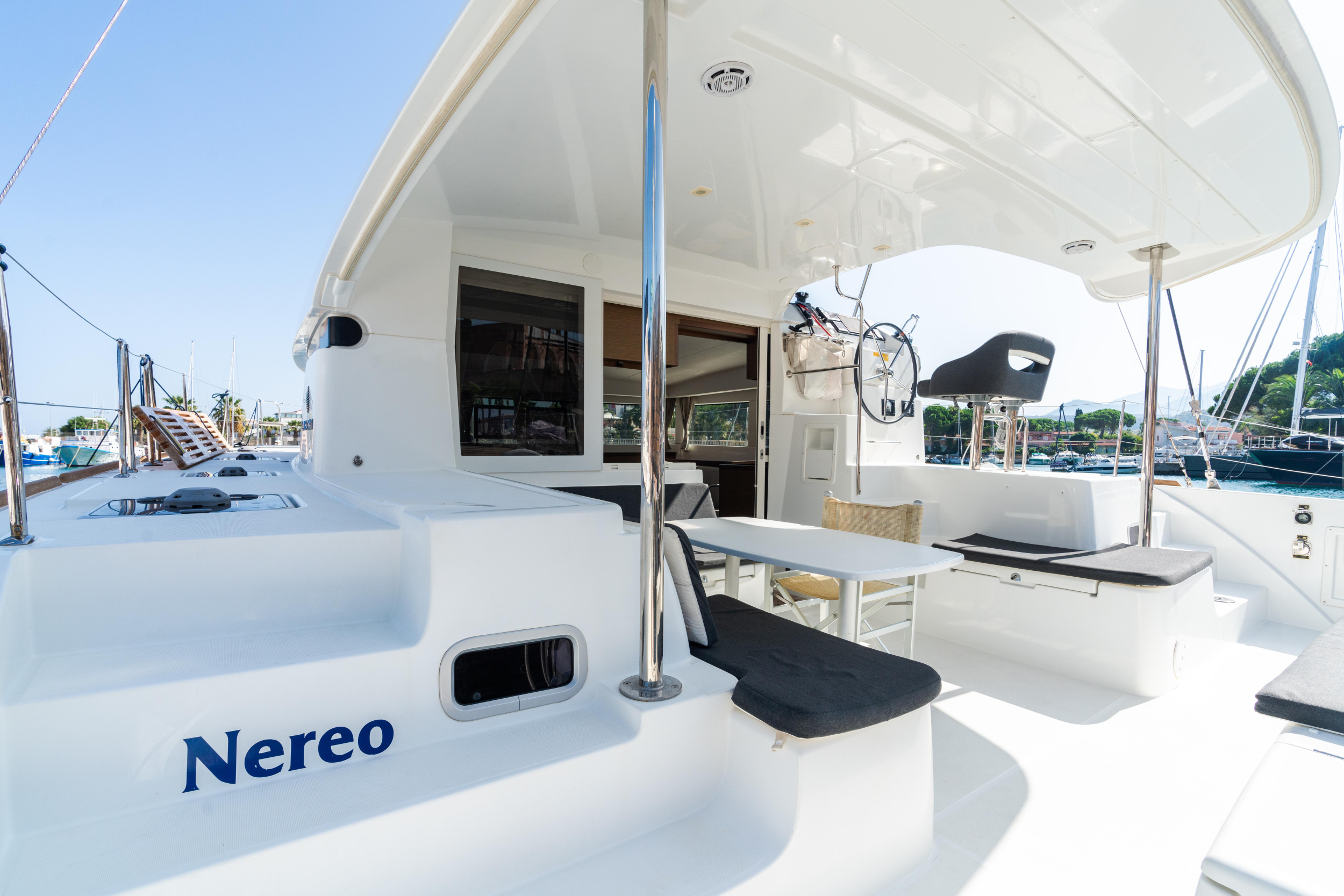 Lagoon 40 — photo 14