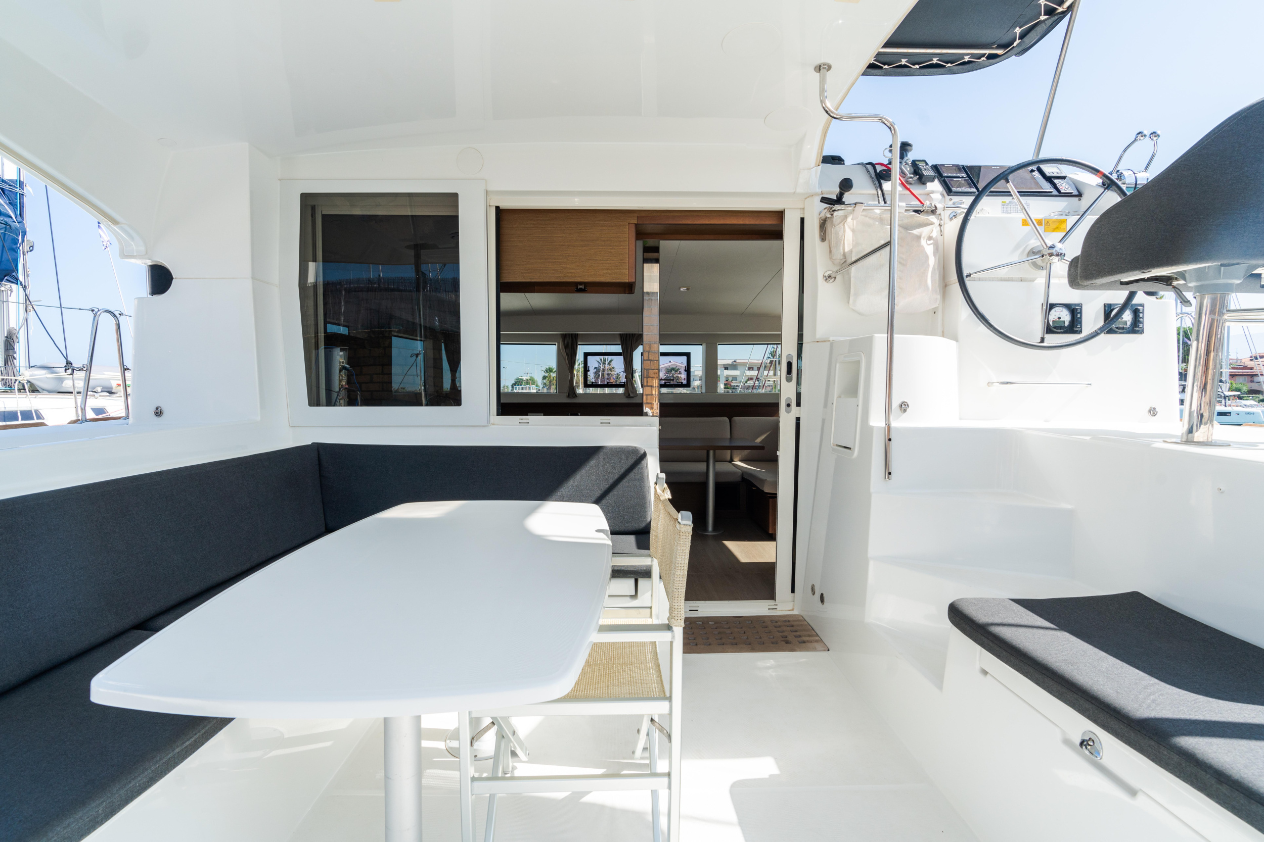 Lagoon 40 — photo 16