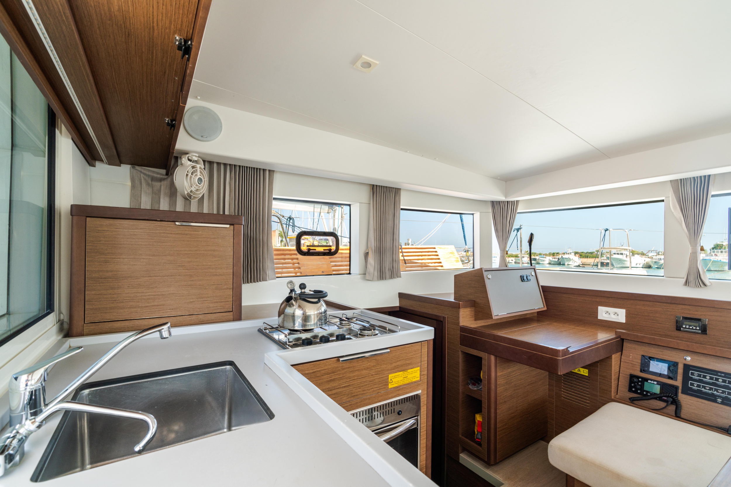 Lagoon 40 — photo 11