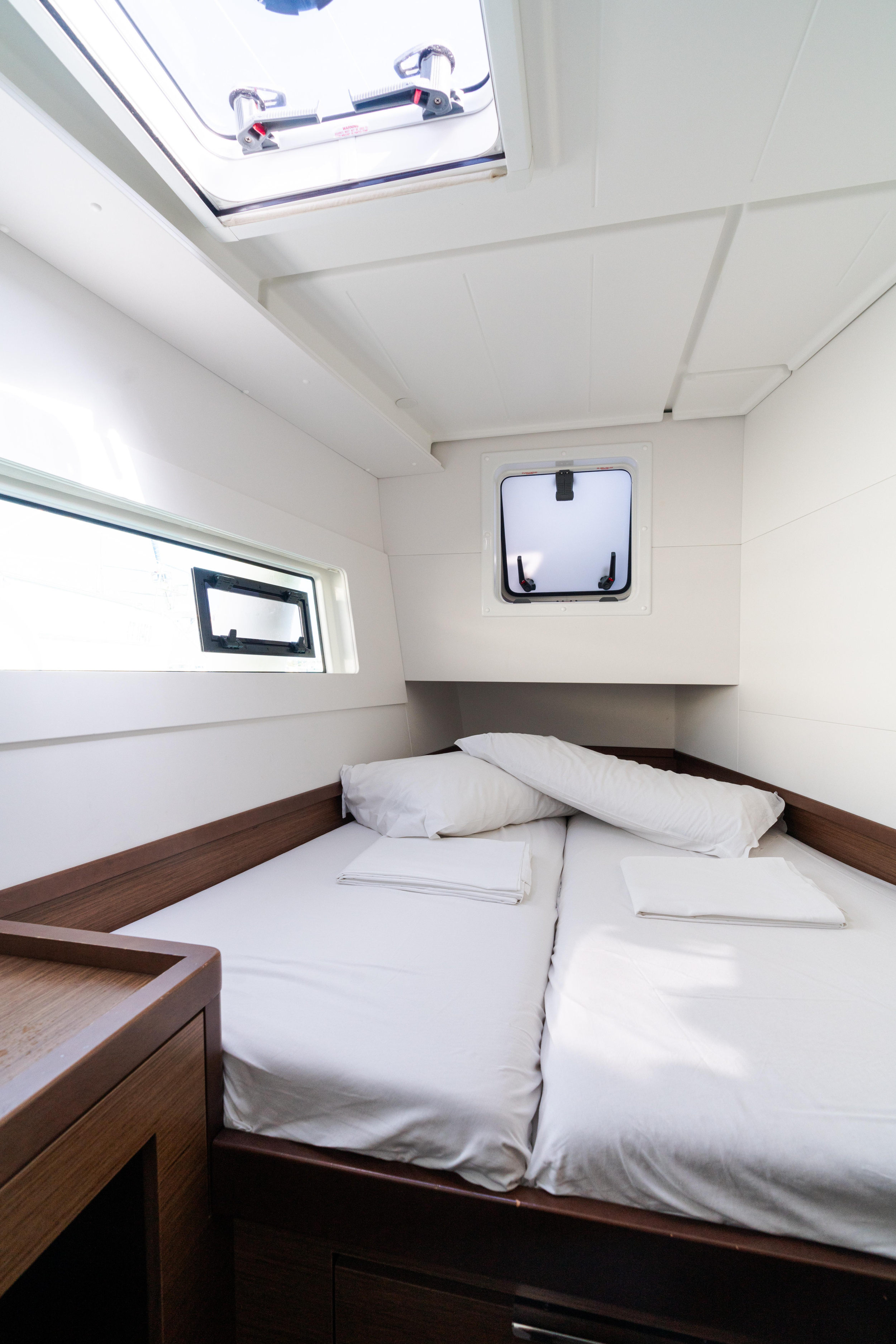 Lagoon 40 — photo 2