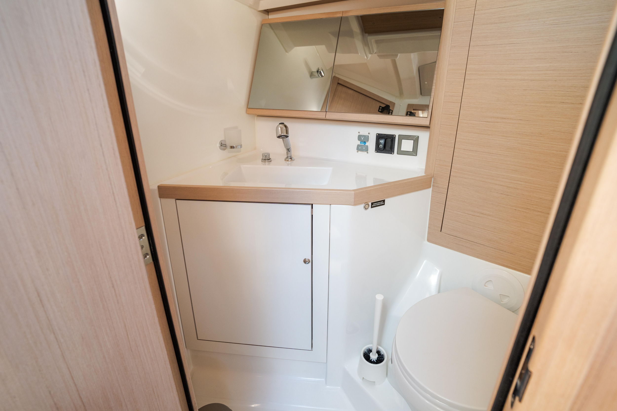 Oceanis 46.1 (bunk cab) — photo 24