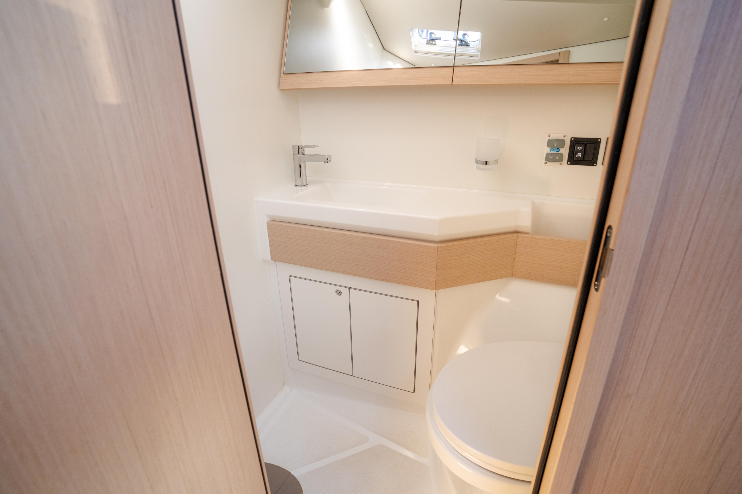 Oceanis 46.1 (bunk cab) — photo 18
