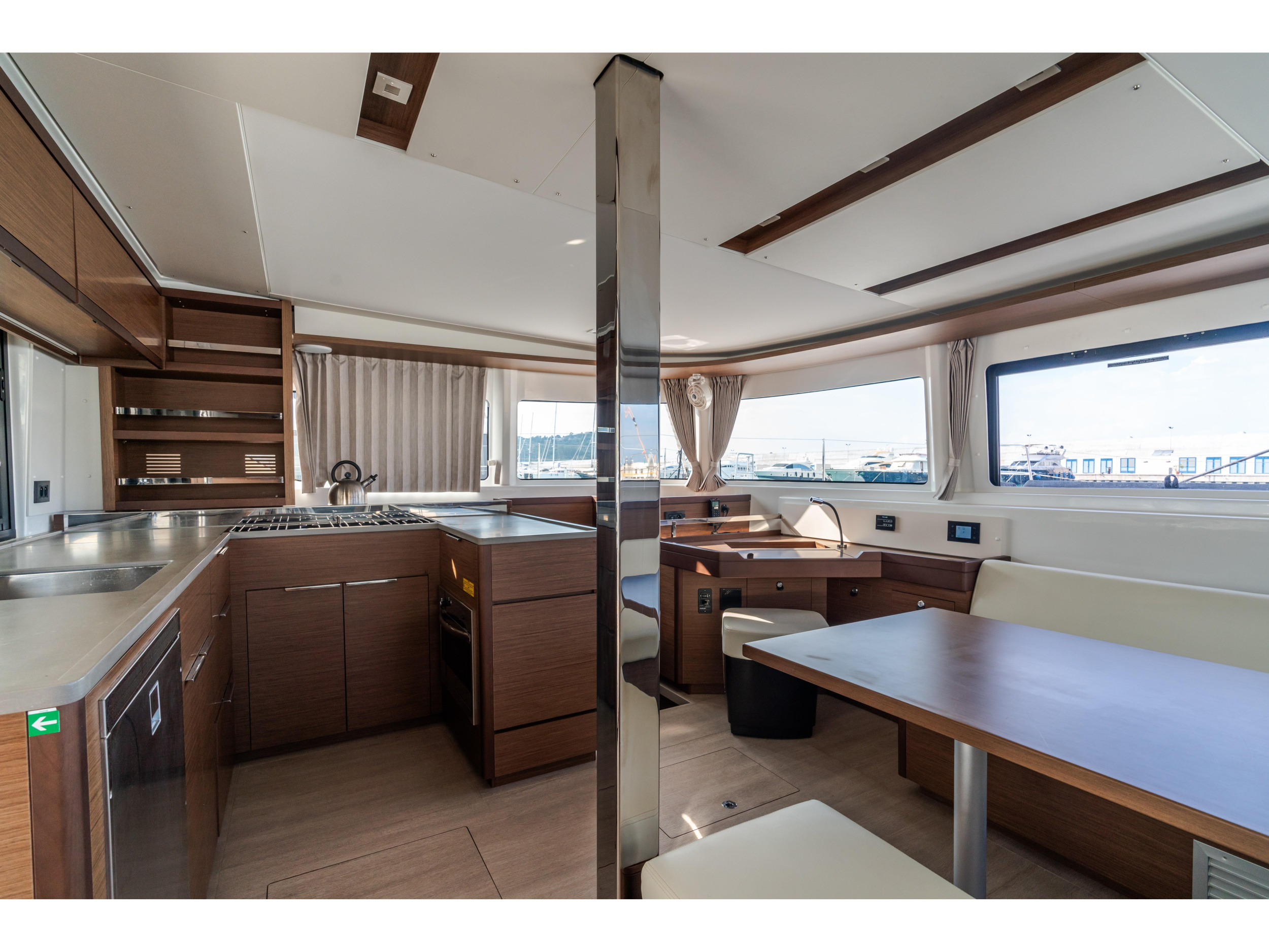 Lagoon 46 — photo 11