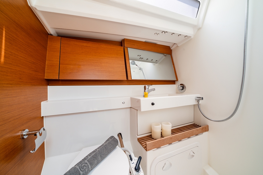 Sun Odyssey 440 — photo 4