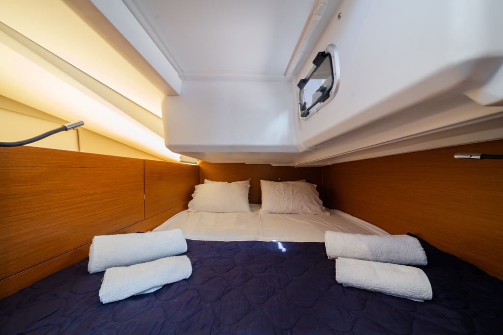 Sun Odyssey 440 — photo 2