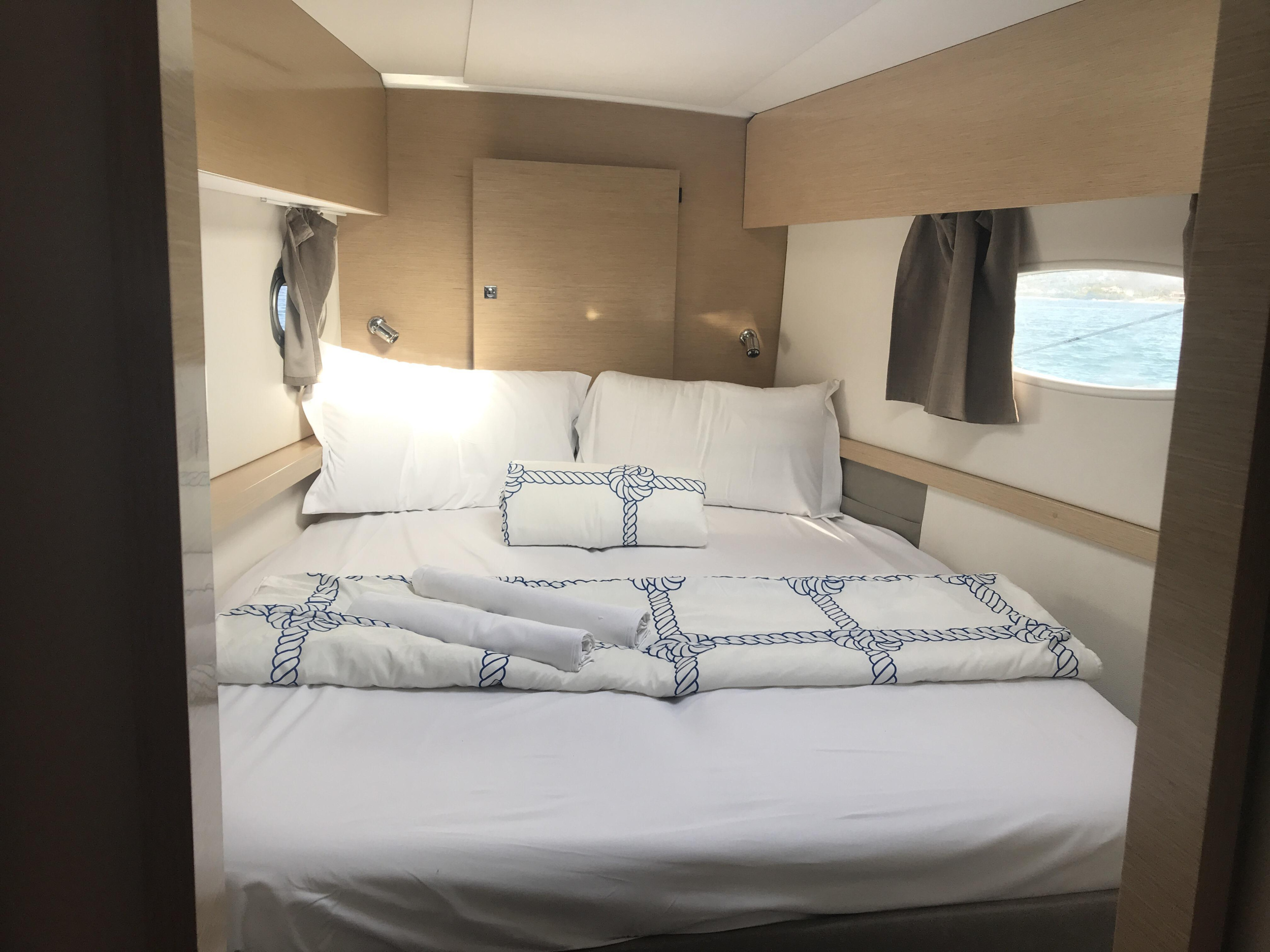 Helia 44 — photo 18