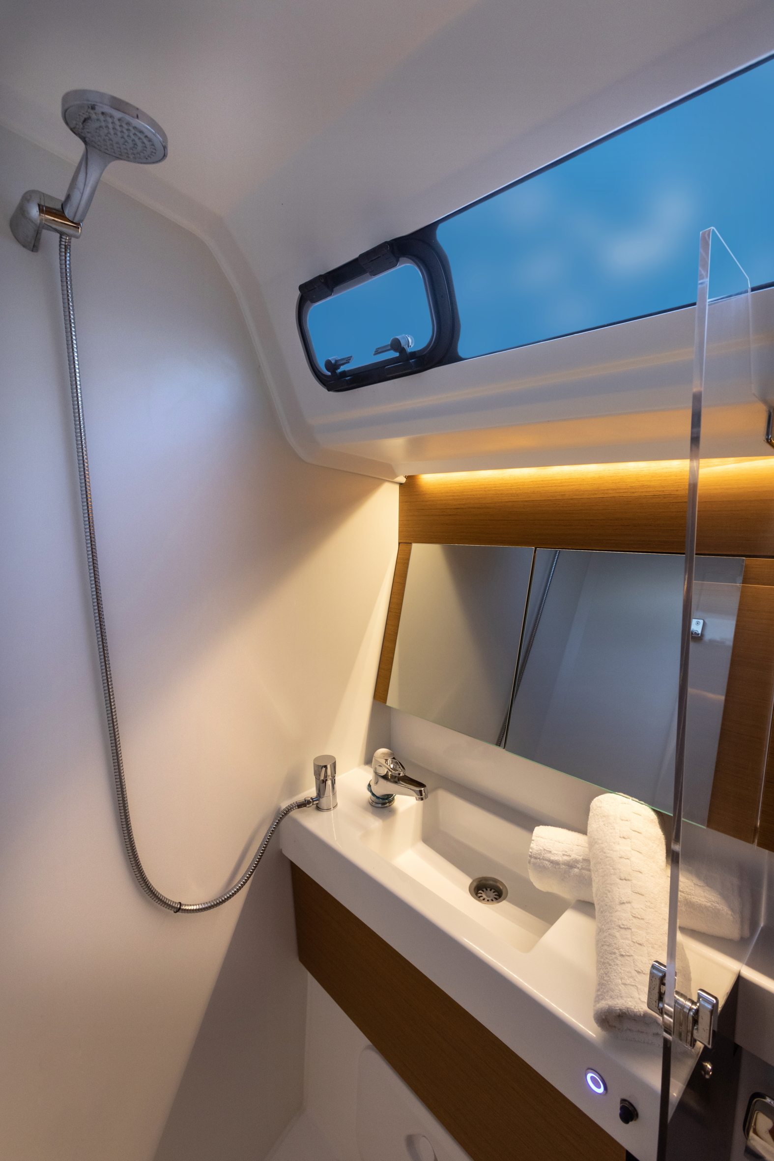 Sun Odyssey 410 — photo 2
