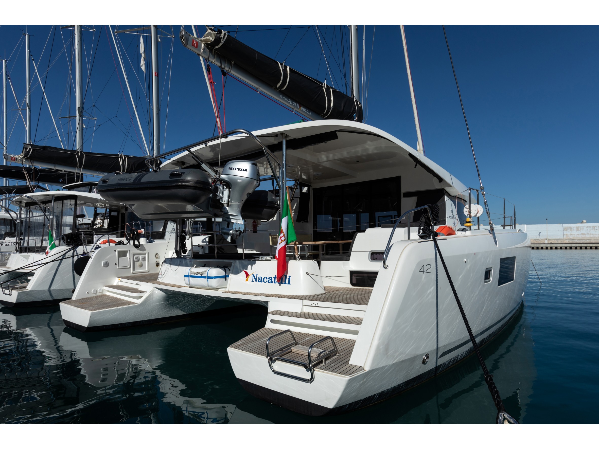 Lagoon 42 — photo 1