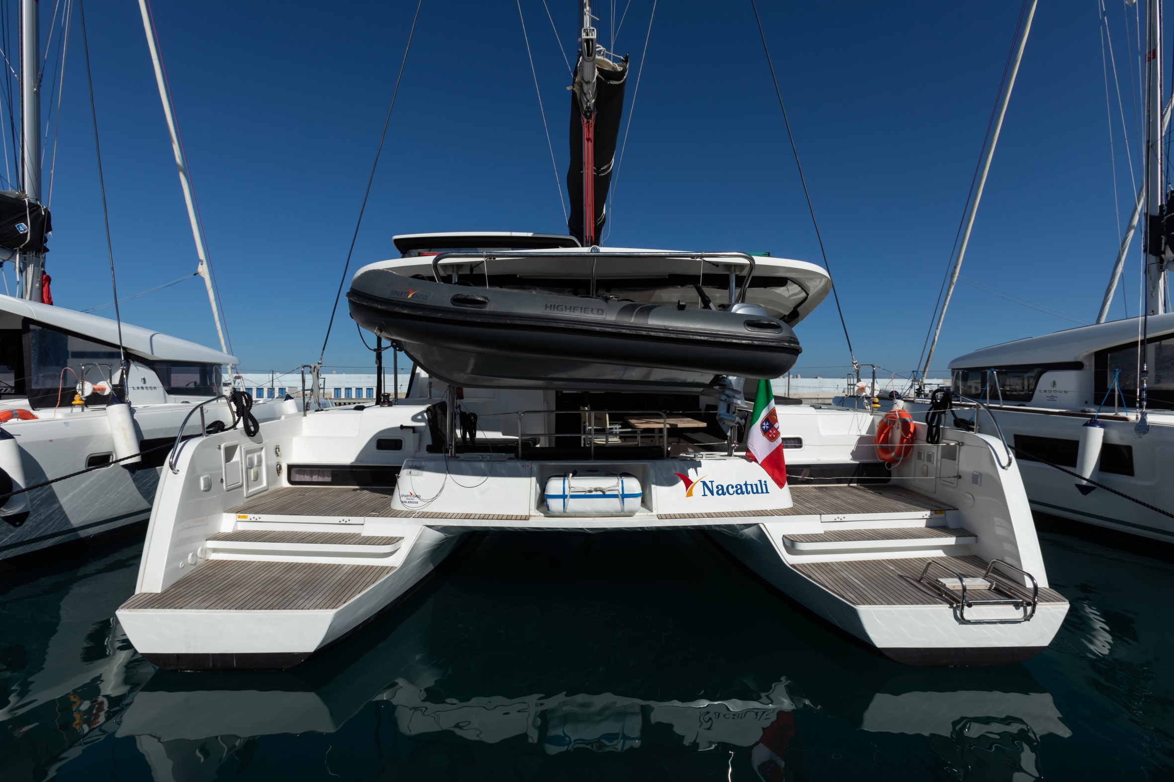 Lagoon 42 — photo 2