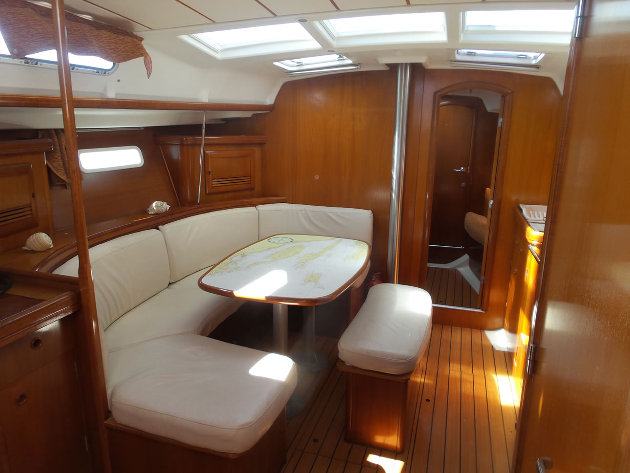 Oceanis 393 Clipper — photo 4