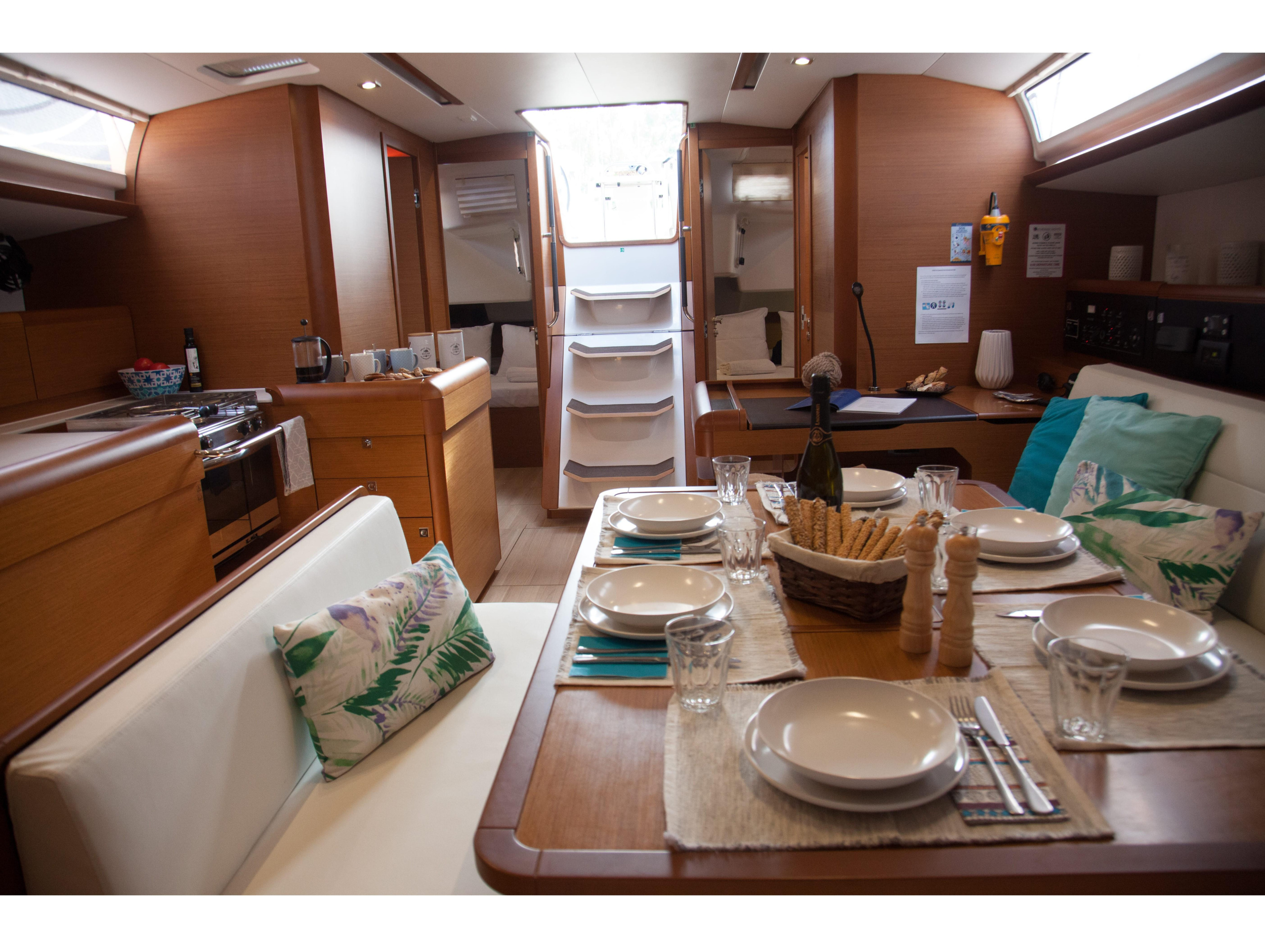 Sun Odyssey 519 - 5 cabs — photo 8