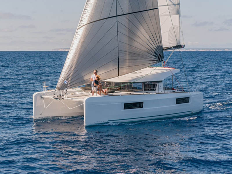 Lagoon 40 — photo 1