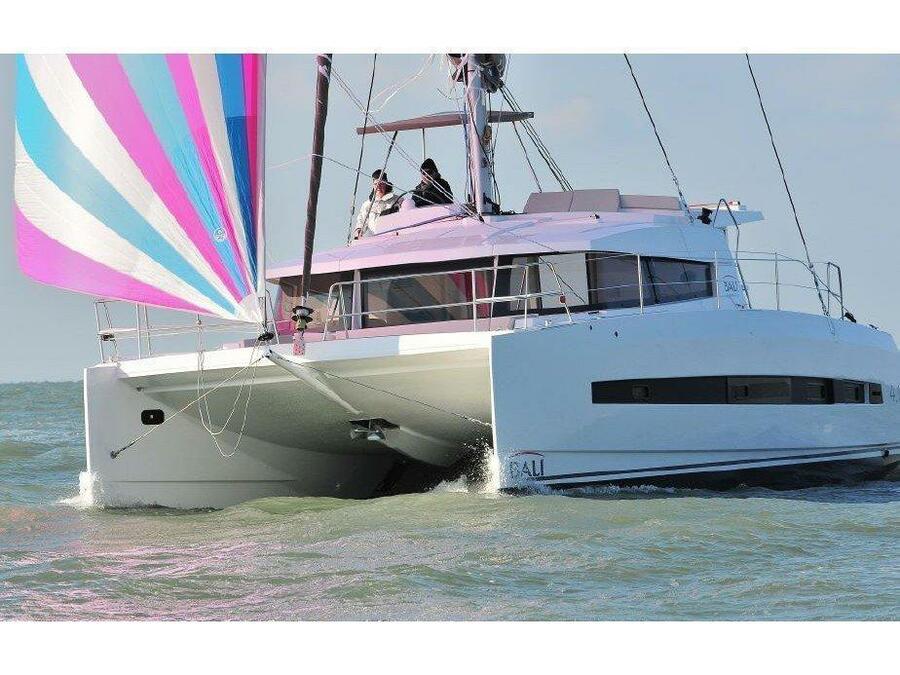Photo #1 - Bali 4.1 (Double Five) en Marina - 10108