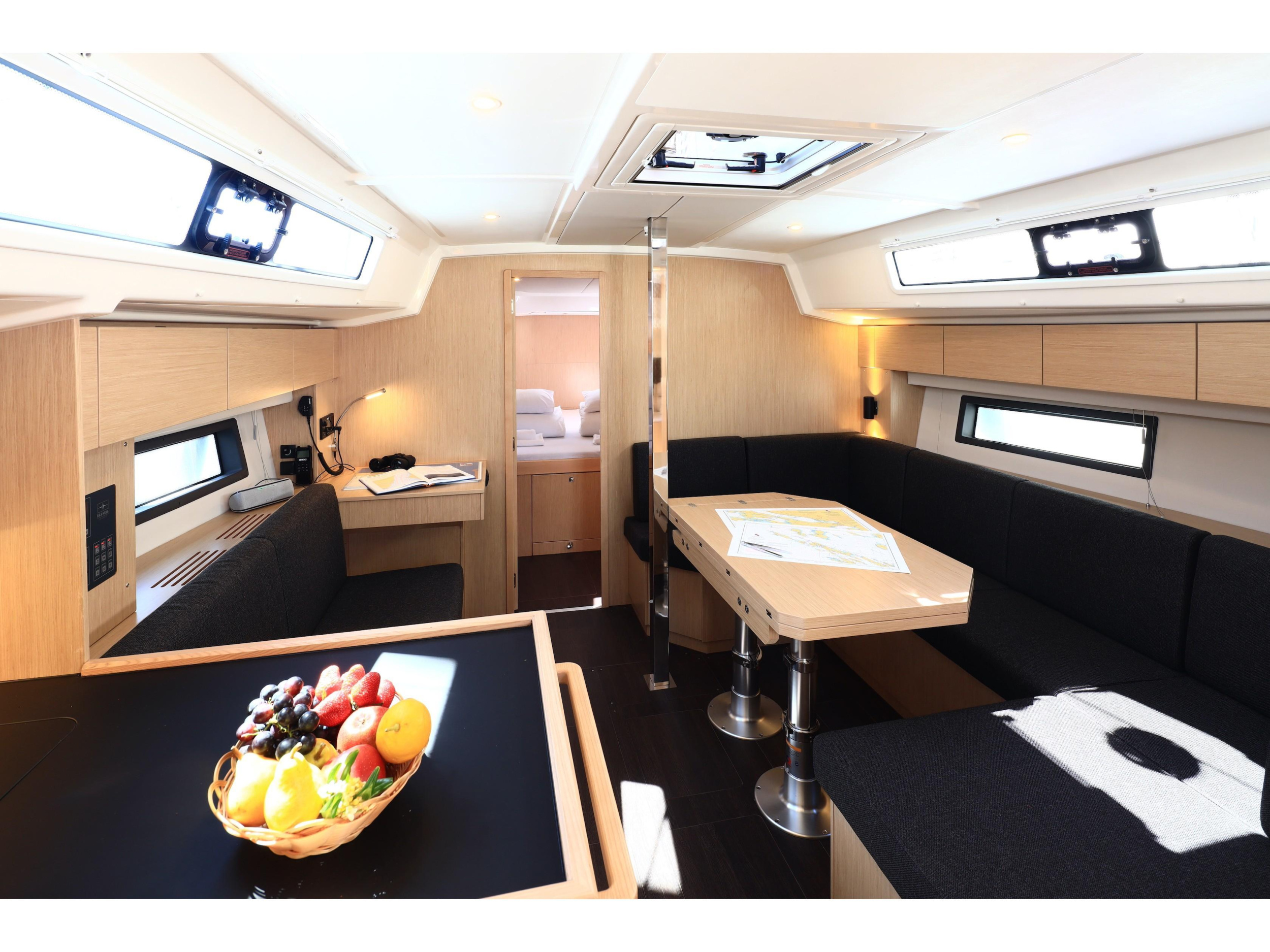 Bavaria C42 — photo 3