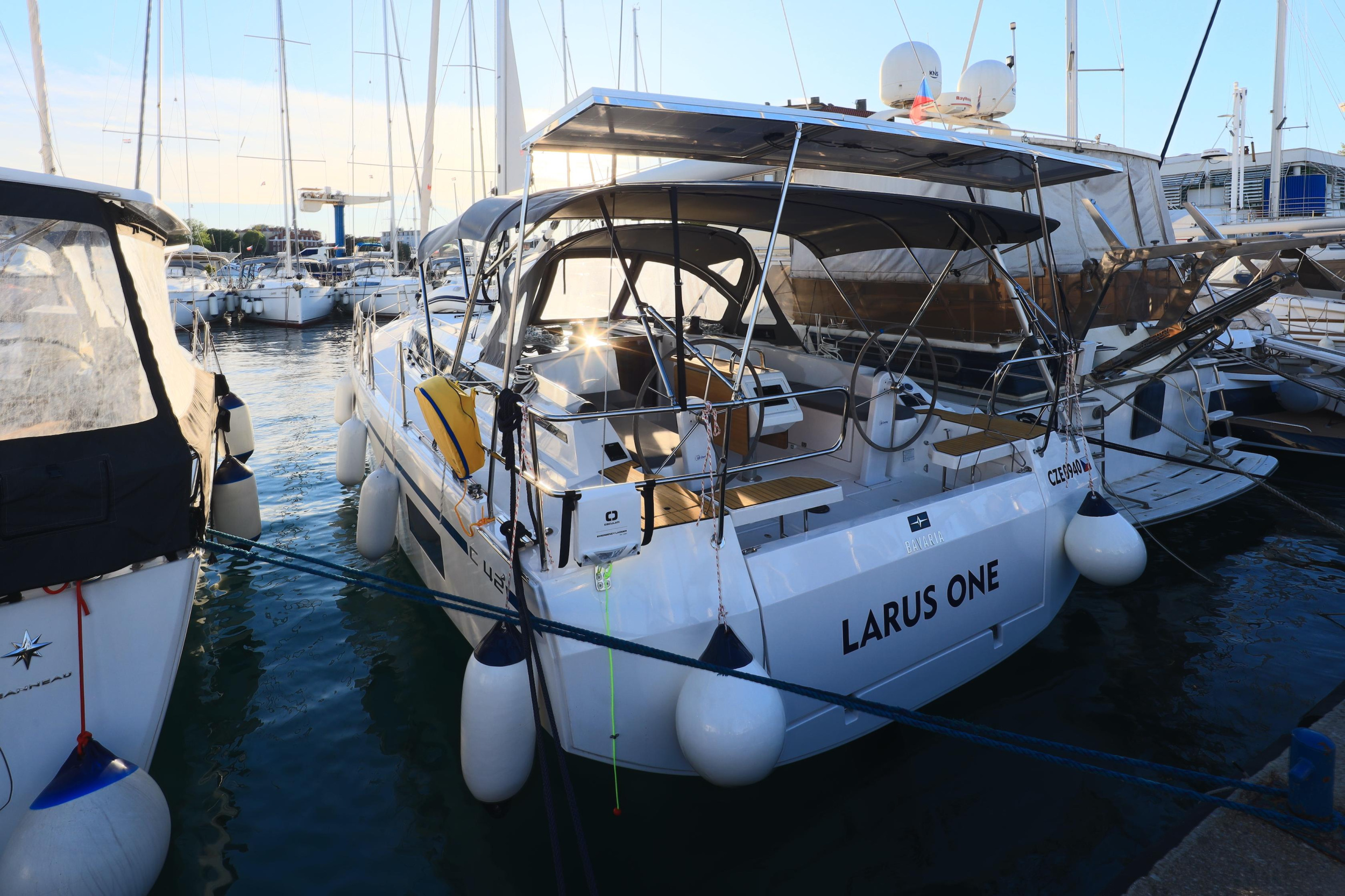 Bavaria C42 — photo 9